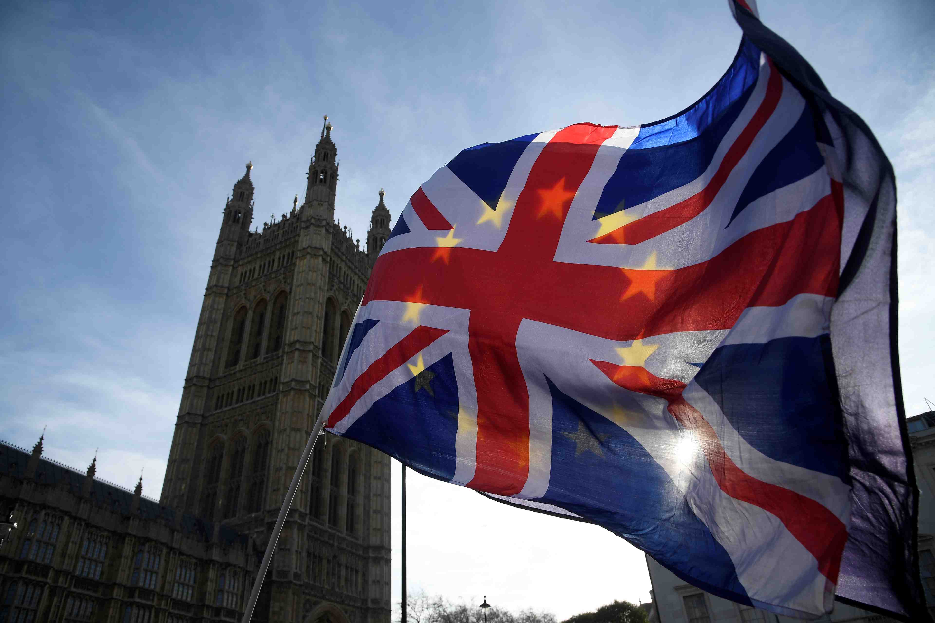 Brexit: le labour votera pas ce mercredi pour des legislatives anticipees