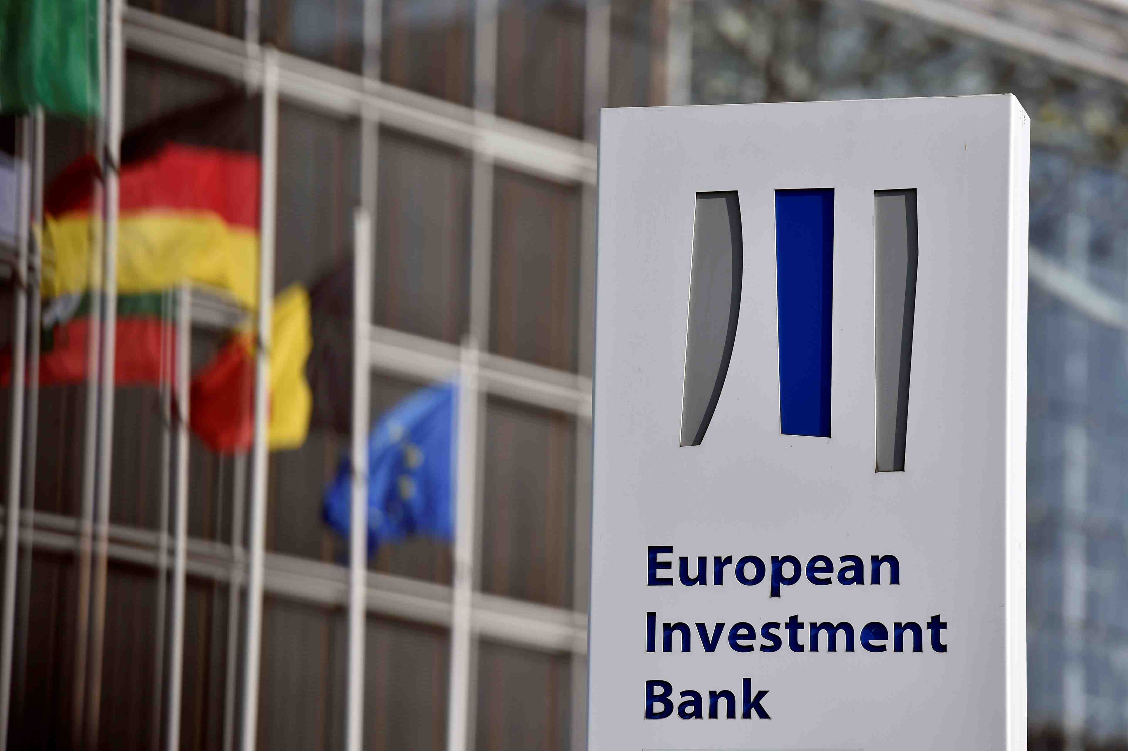 Ue: premier pas vers la fin du financement des energies fossiles