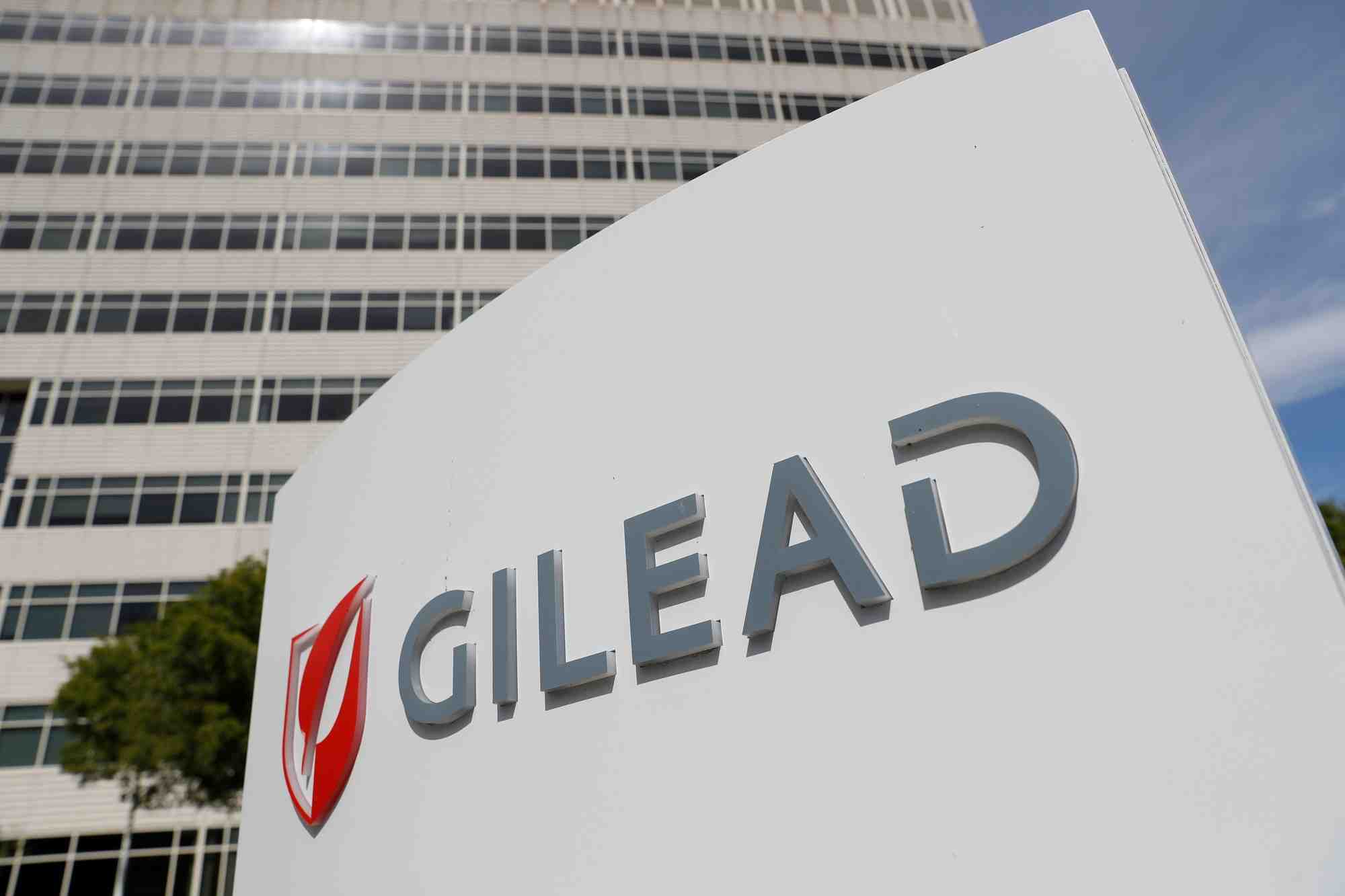 L'antiviral remdesivir de Gilead a fait partie des premiers médicaments utilisés comme traitement expérimental contre le nouveau coronavirus. Les essais cliniques aléatoires sont à un stade avancé de développement.