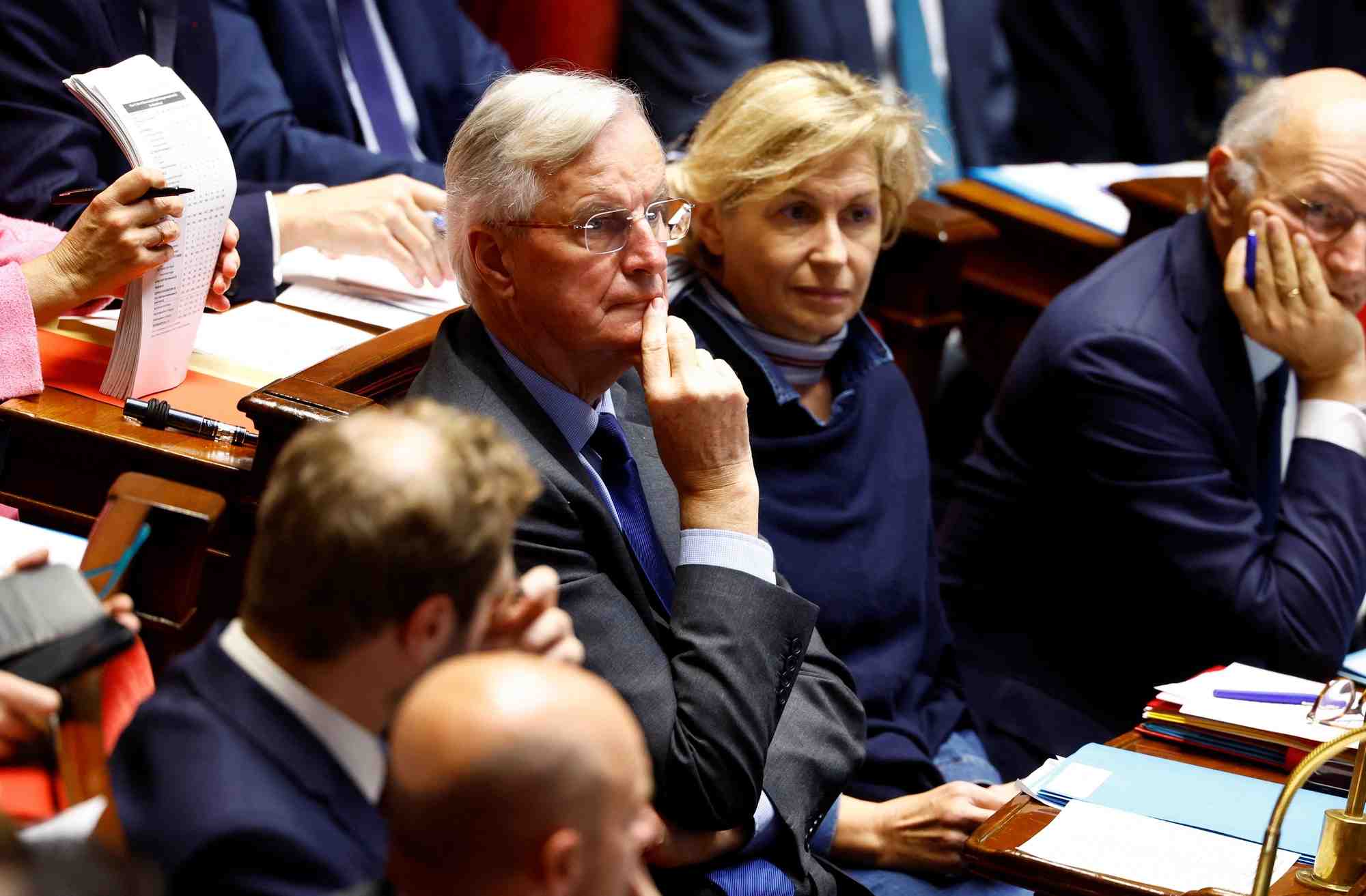 Le premier ministre francais michel barnier et la ministre deleguee aux relations avec le parlement nathalie delattre a l'assemblee nationale a paris