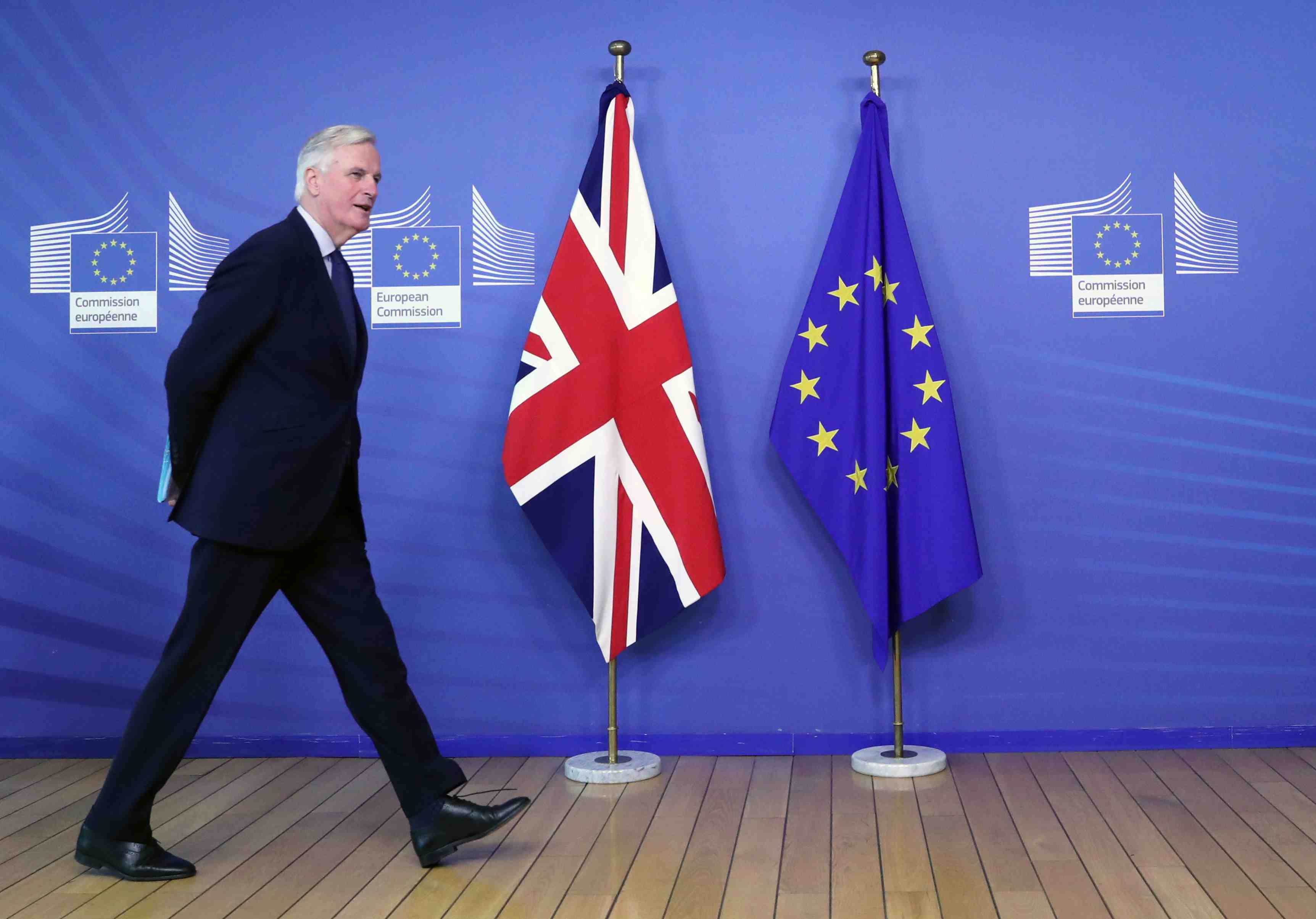 Barnier n'exclut pas un report de la date du brexit