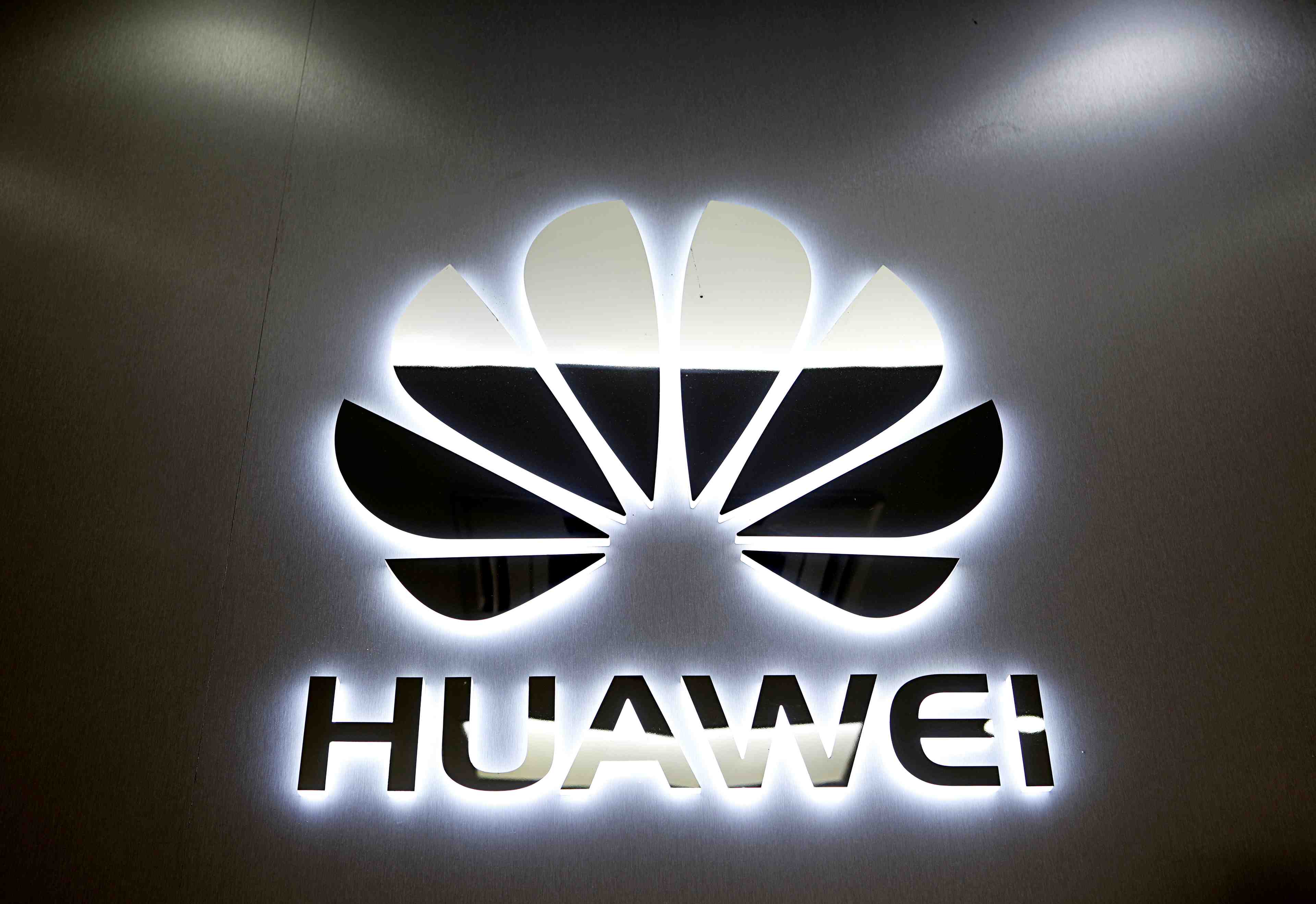 Huawei ne pourra plus preinstaller sur ses mobiles les applications facebook