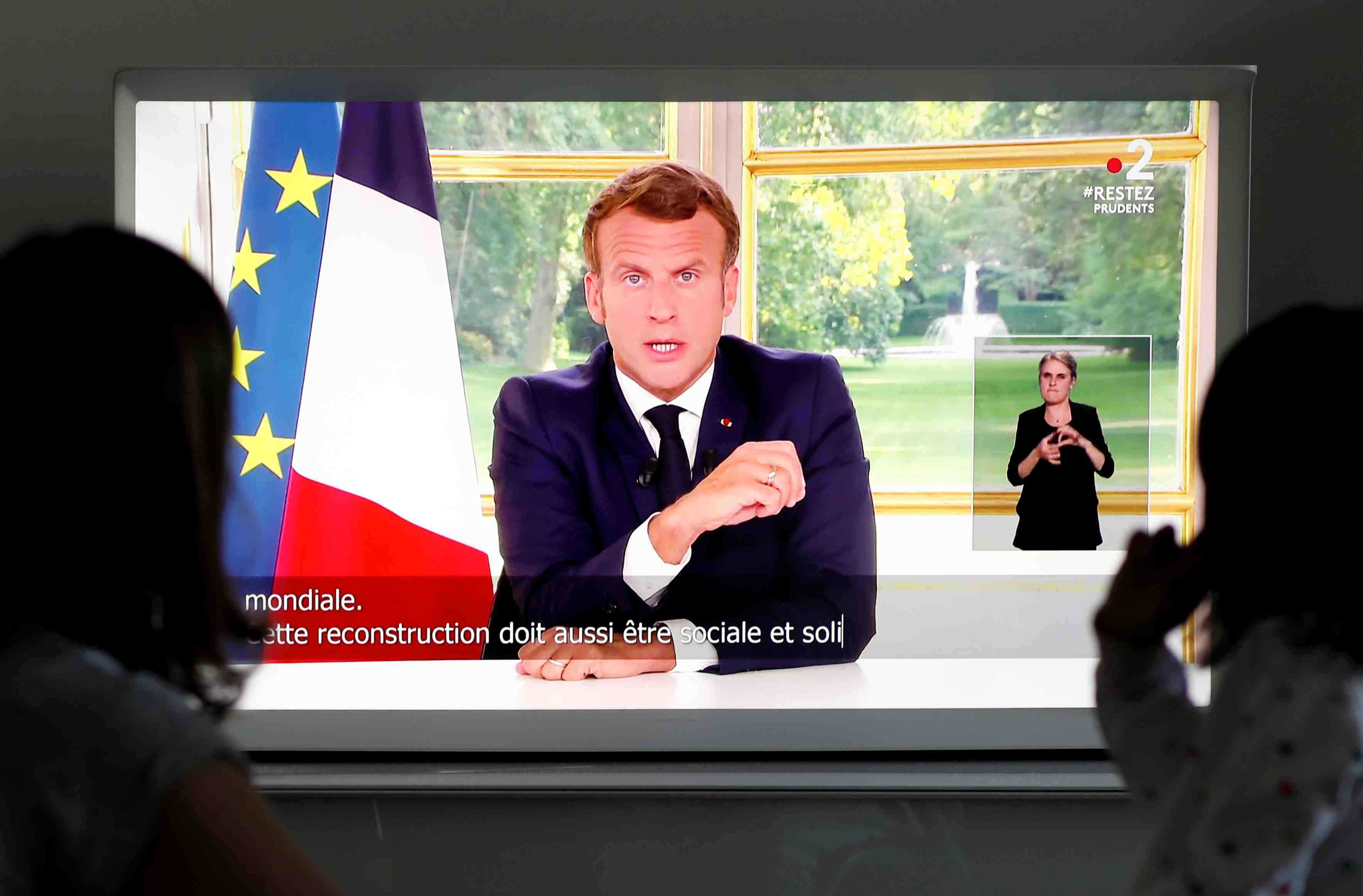 Macron accelere le deconfinement pour relancer l'activite
