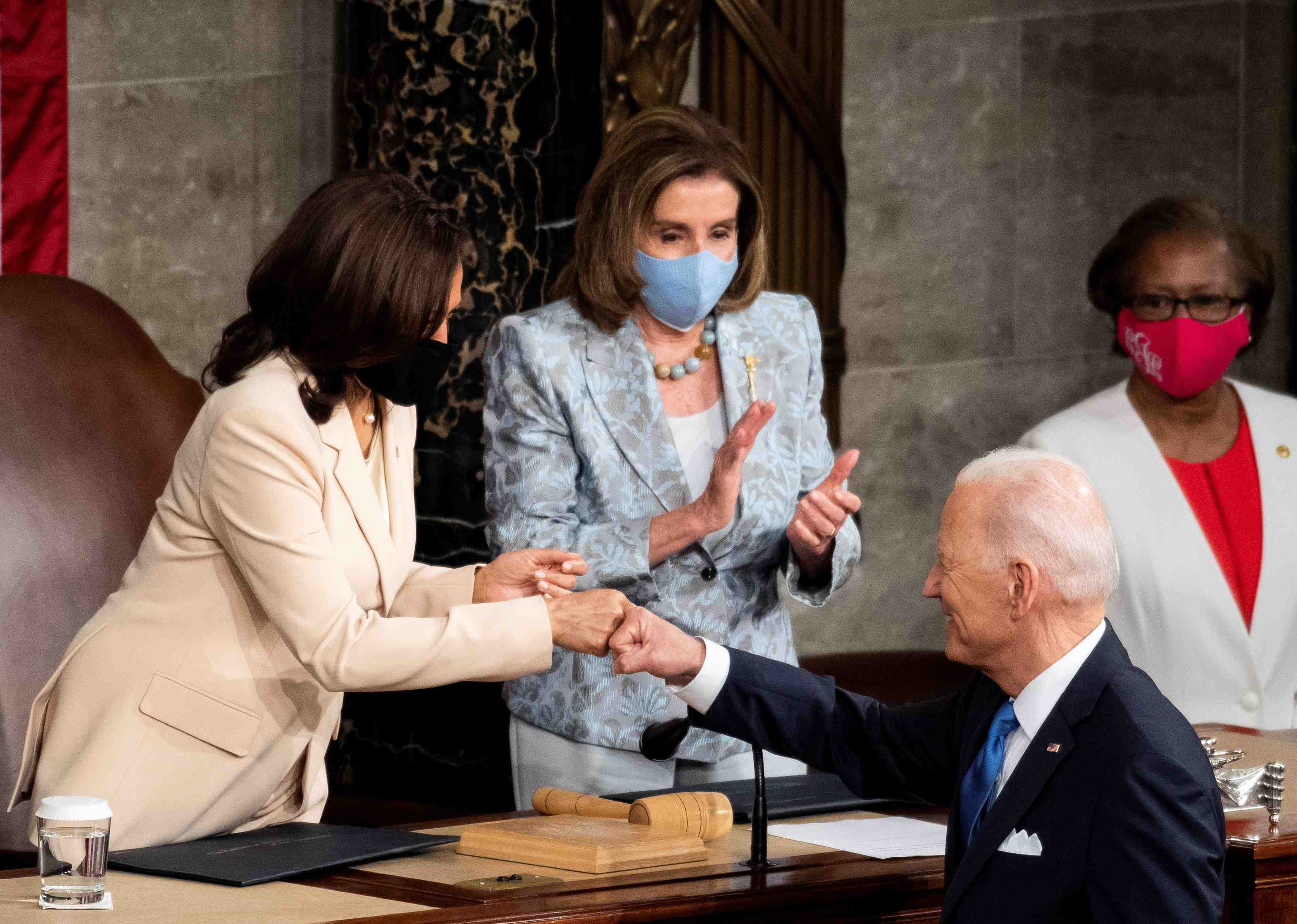 Usa: "il etait temps", biden brise un plafond de verre historique