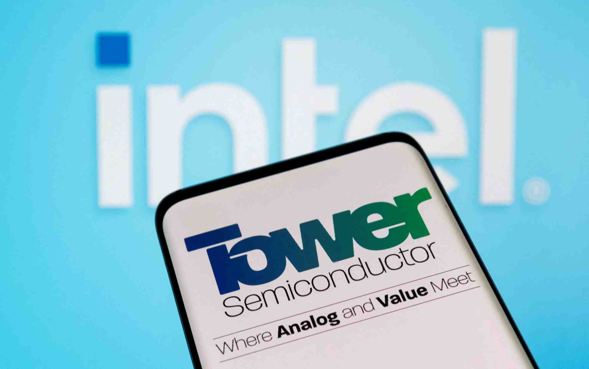 L'illustration montre les logos de tower semiconductor et d'intel