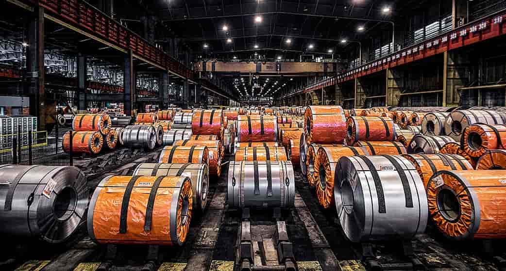 ArcelorMittal, l'un des géants de la sidérurgie mondiale, a annoncé le licenciement 400 employés. Un nouveau coup de massue pour l'entreprise en perte de vitesse depuis 2006.