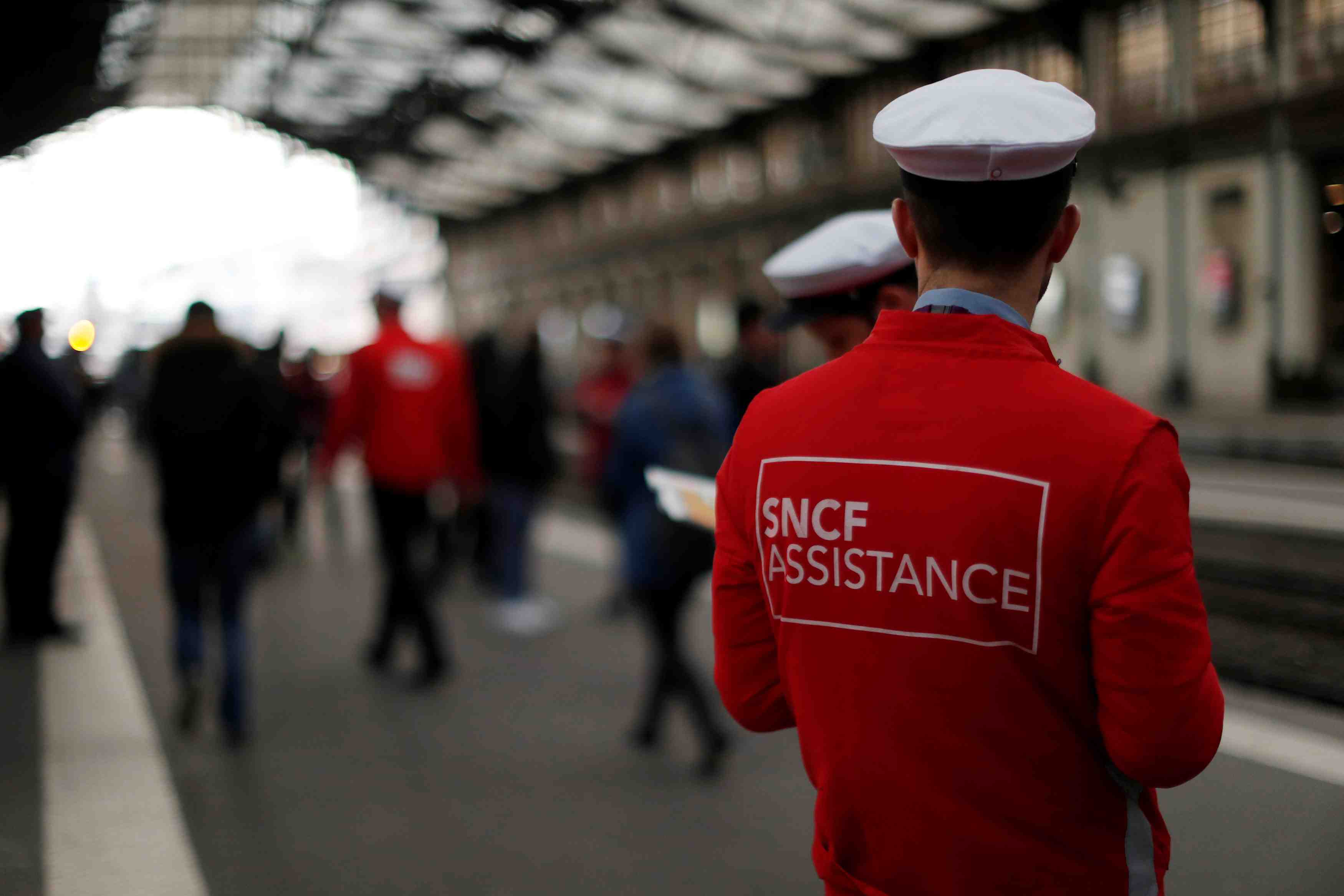 Lyon-part-dieu, gare fantome au premier jour de la greve sncf
