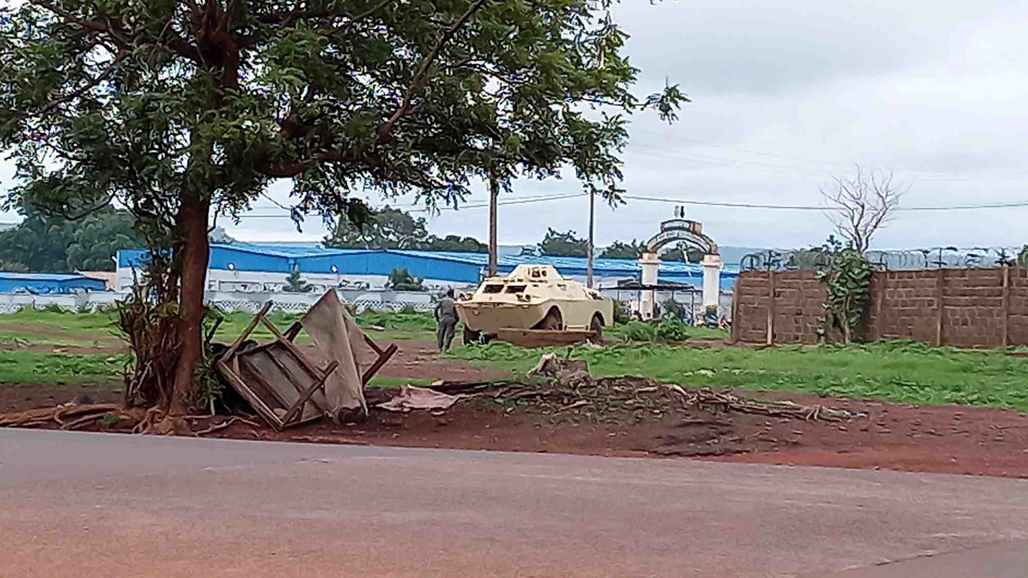 Mali: l'armee dit avoir repousse une attaque "terroriste" contre une base proche de bamako