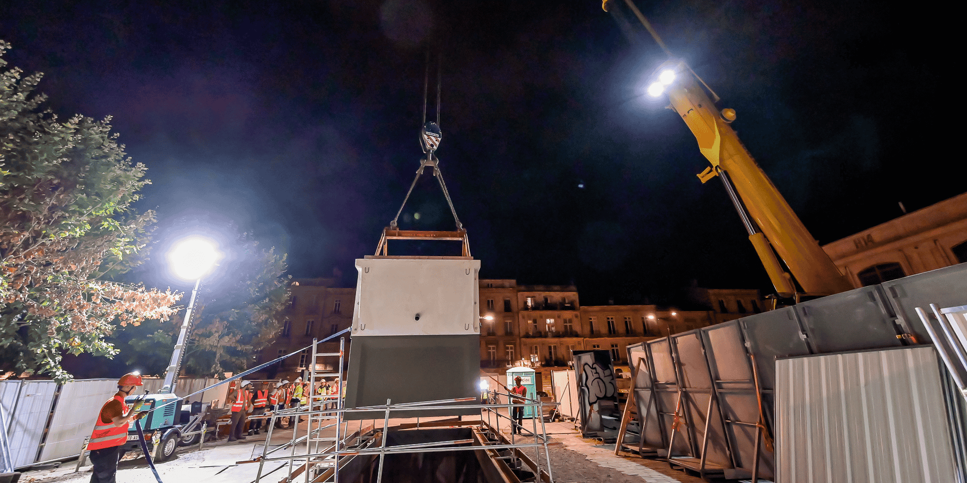 Le transformateur de 27 tonnes a été positionné dans une fosse de quatre mètres de profondeur.
