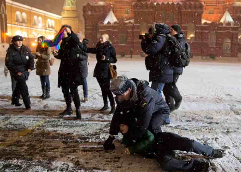 Des militants gays arrêtés avant l'ouverture des JO en Russie