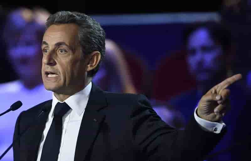 Sarkozy repete ses critiques contre bayrou