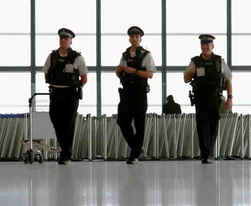 Arrestation dans un aeroport londonien d’une jeune femme soupconnee de terrorisme