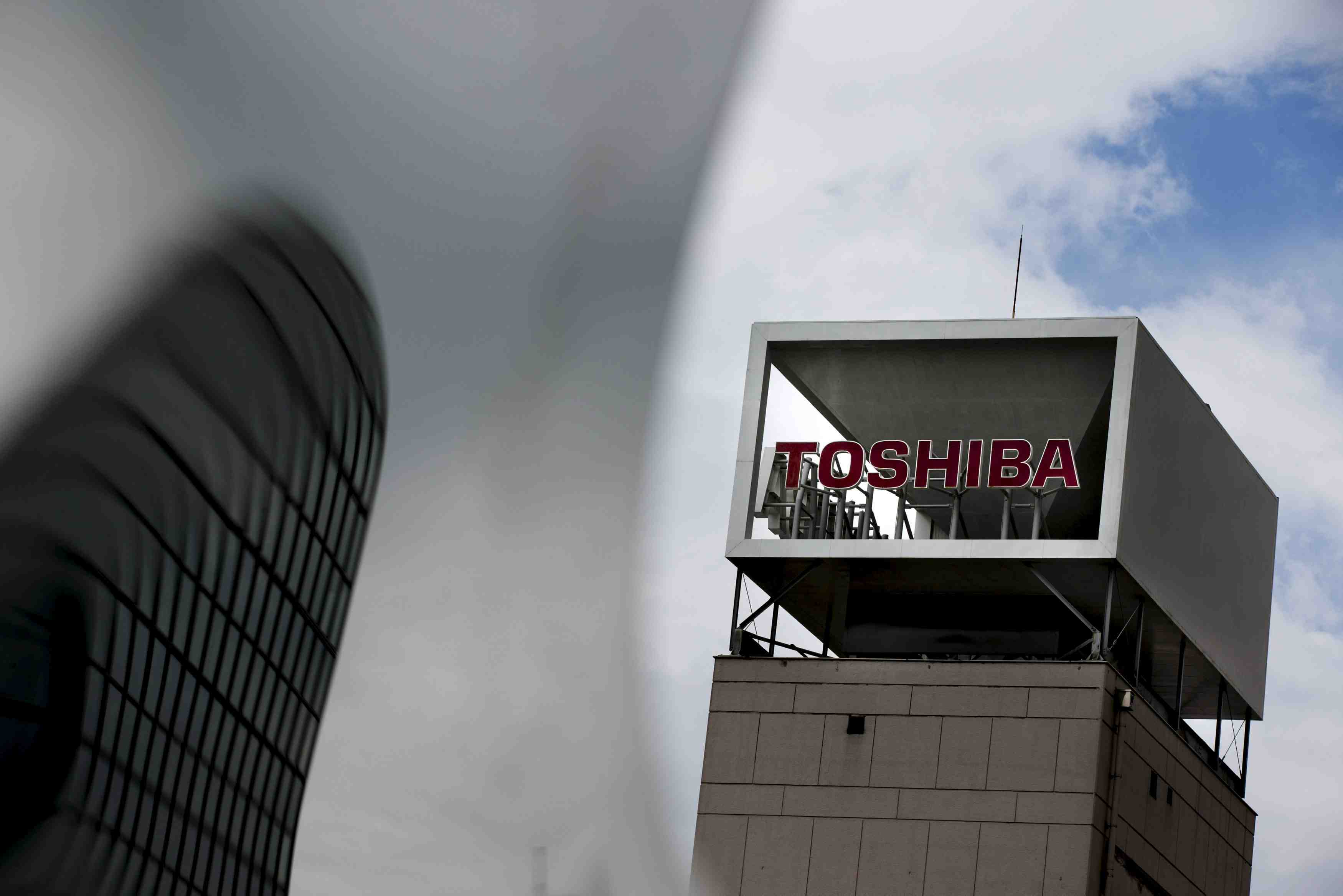 Toshiba reporte encore la publication de ses resultats annuels