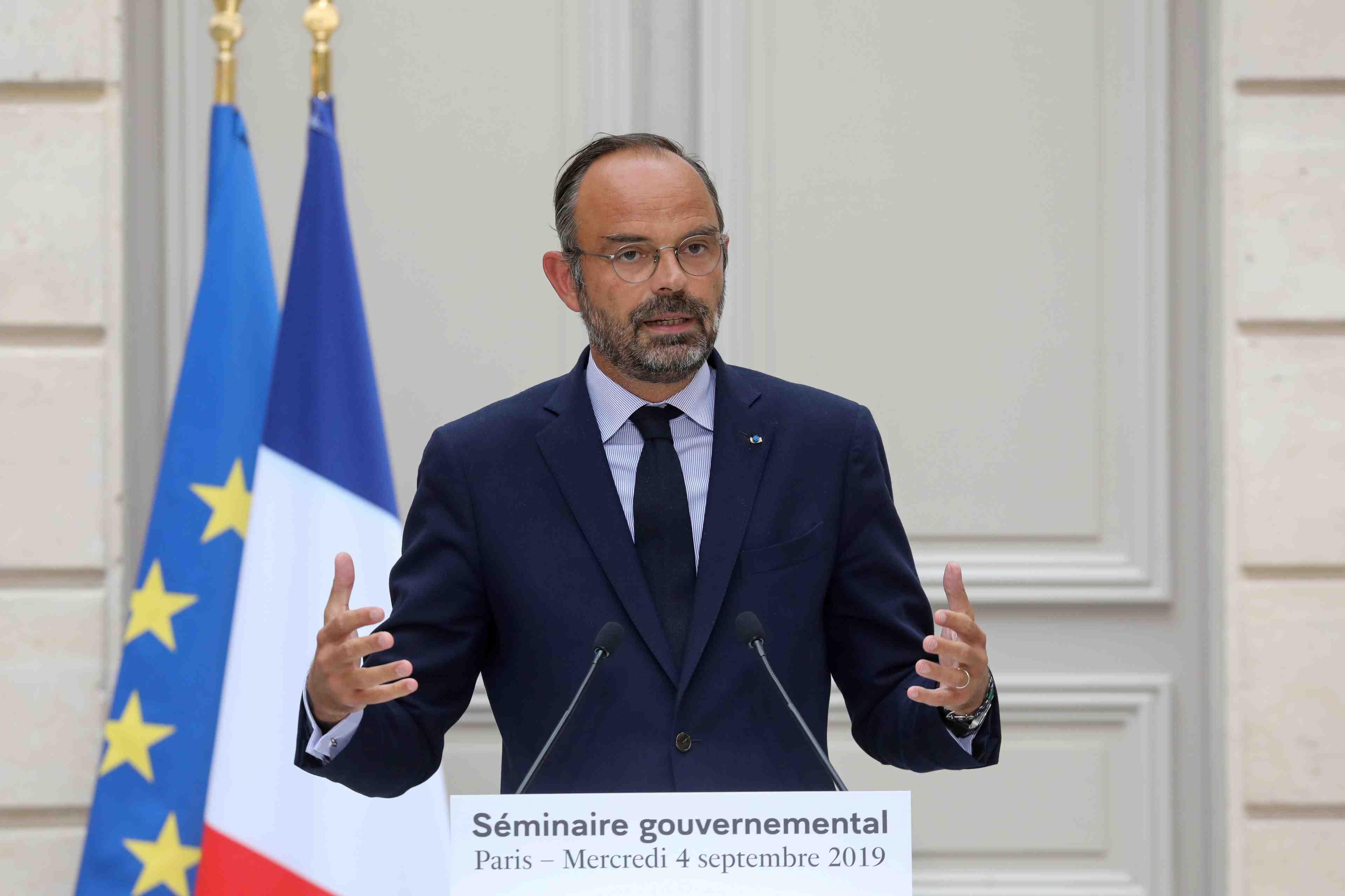 Philippe promet un "equilibre" assainissement/baisse d'impots