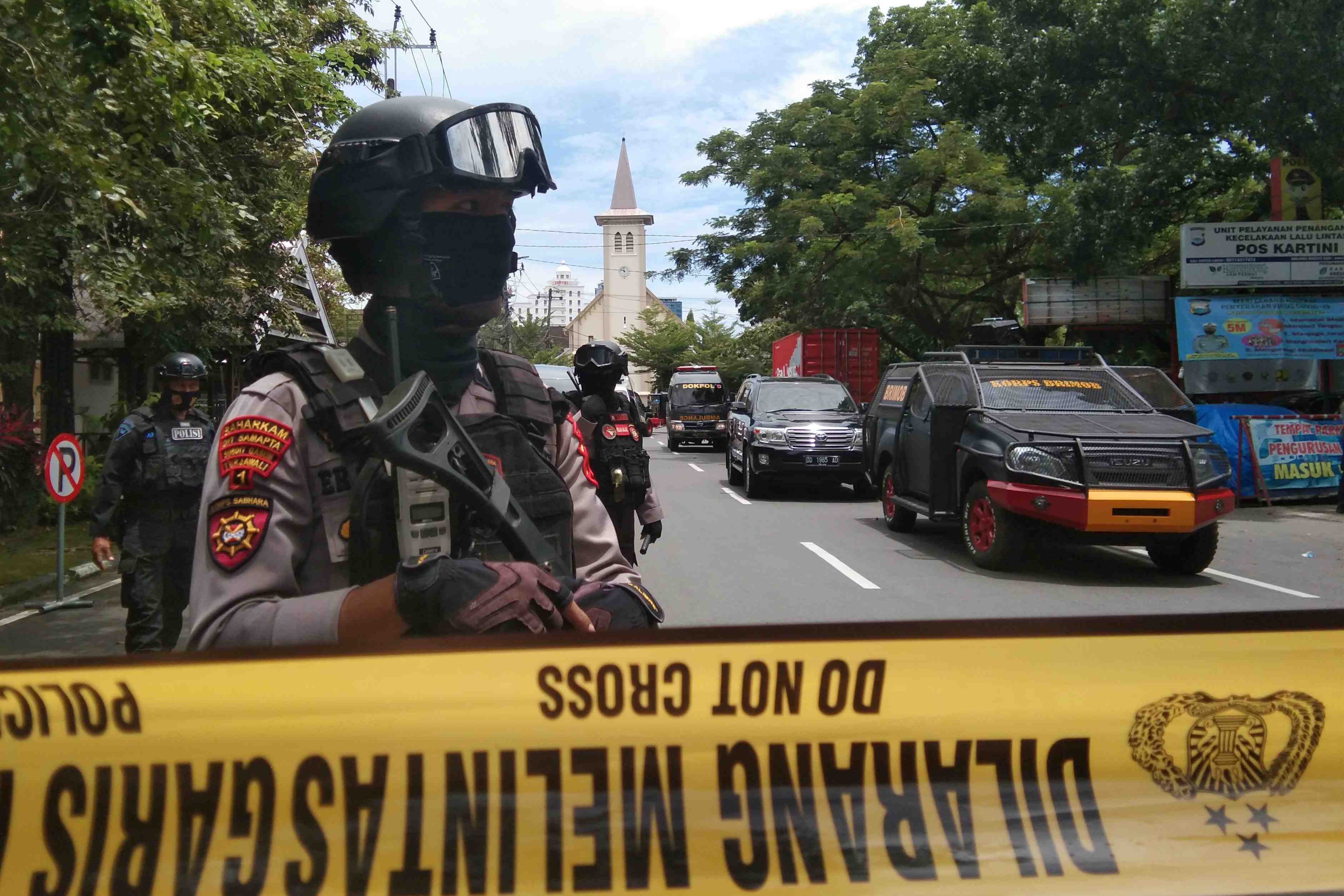 Indonesie: un attentat suicide pres d'une eglise blesse 14 personnes