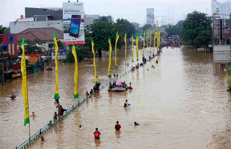 Sept morts après des inondations à Djakarta