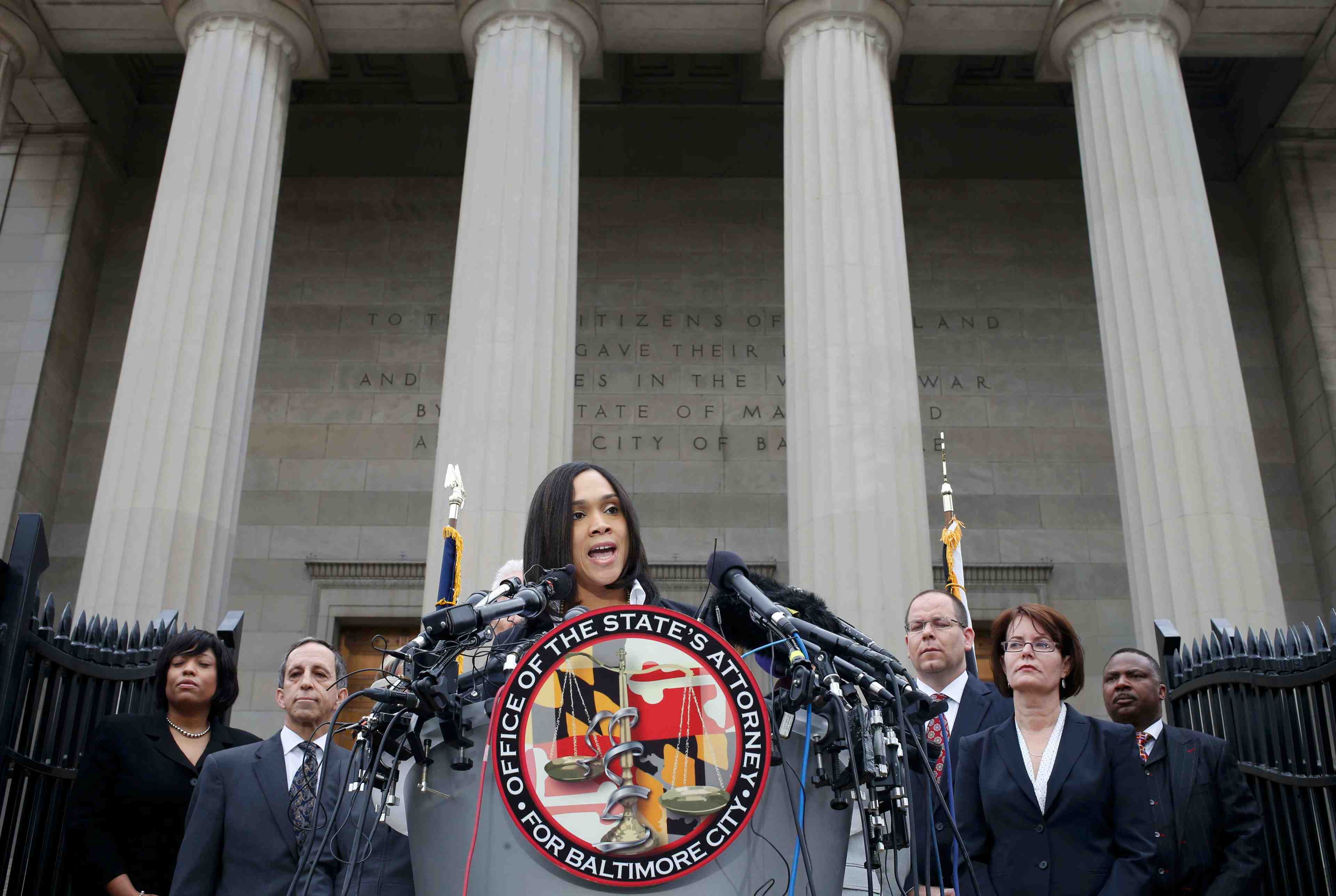 Six policiers de baltimore seront inculpes pour meurtre