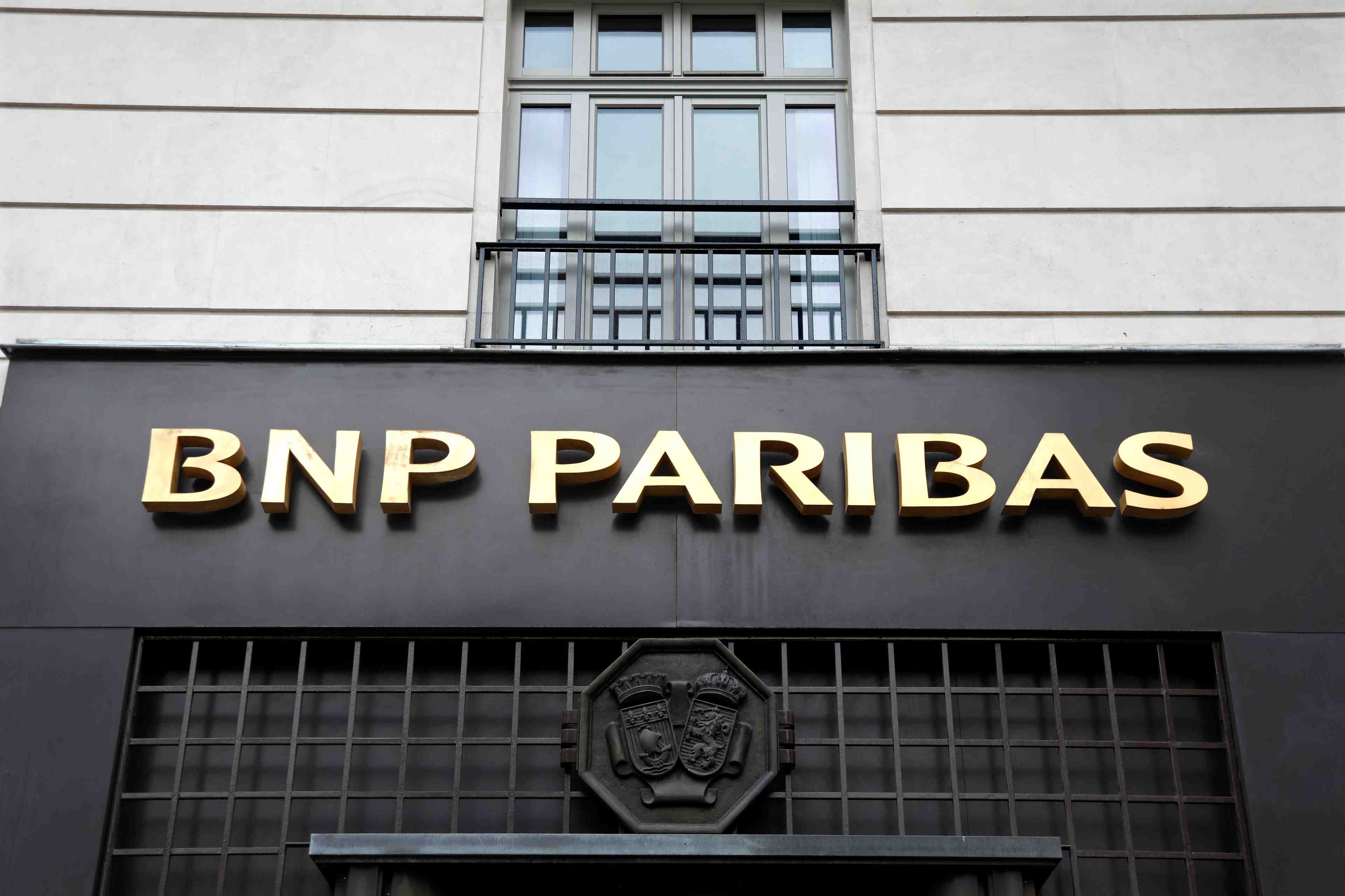 Bnp paribas favori pour investir dans orange bank, selon bfm business