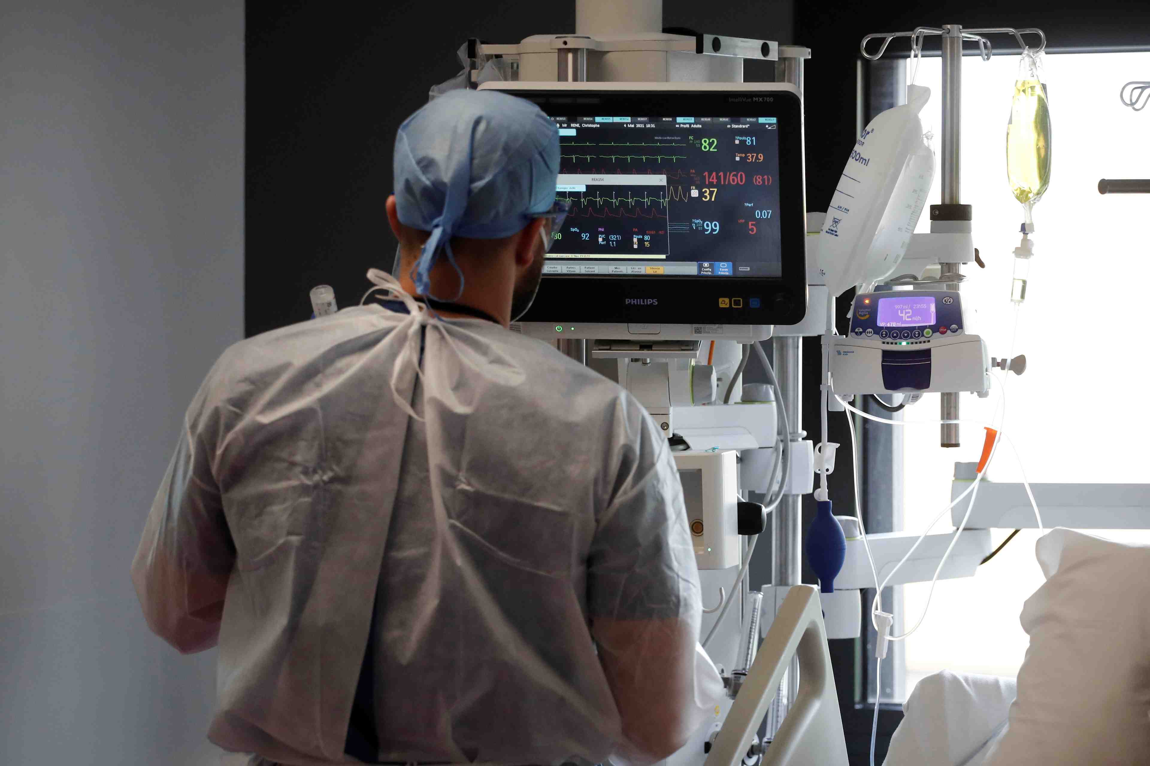 Coronavirus: nouvelle baisse des hospitalisations en soins critiques en france