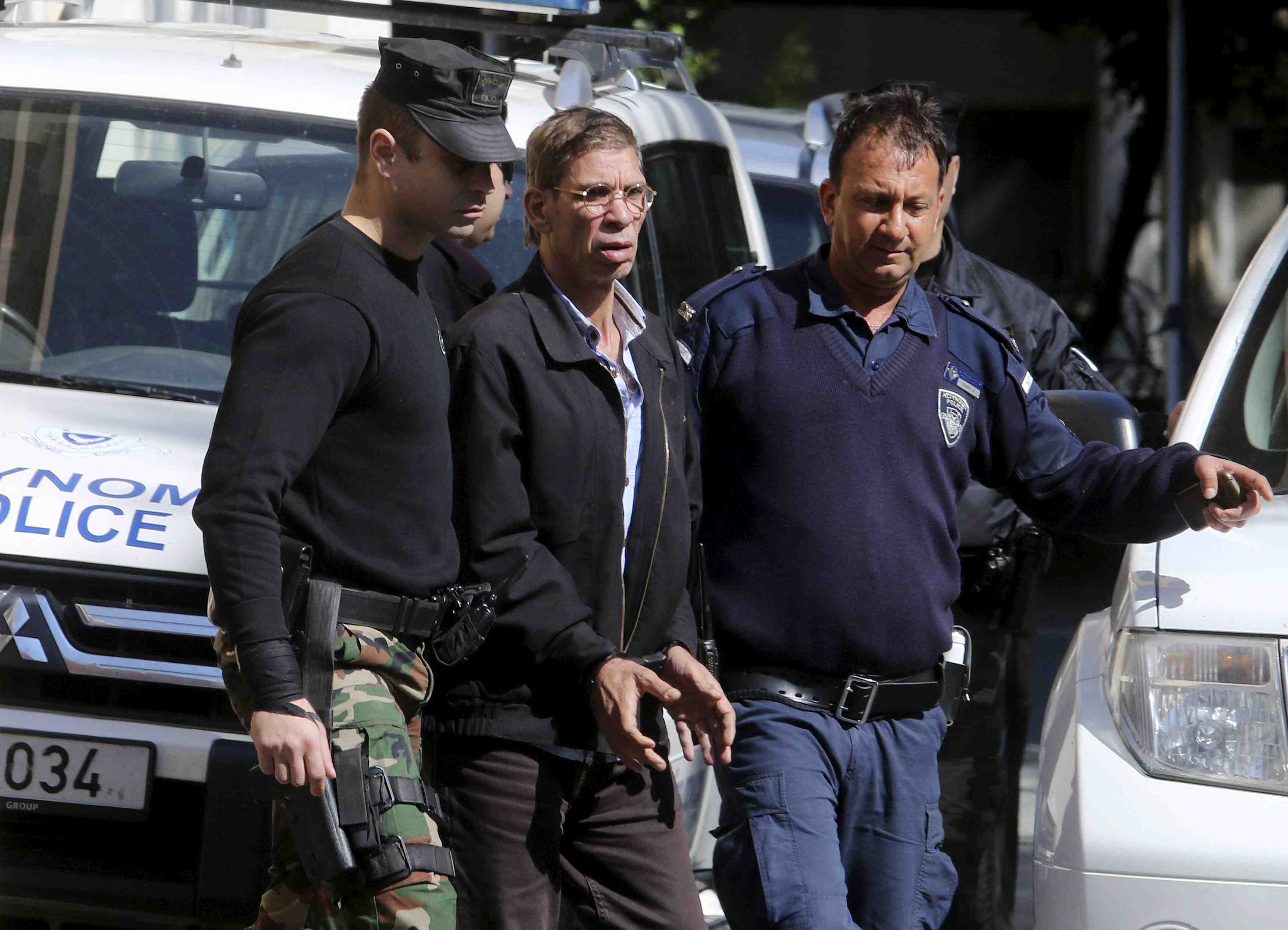 Le pirate de l'air d'egyptair maintenu en detention pour huit jours a chypre
