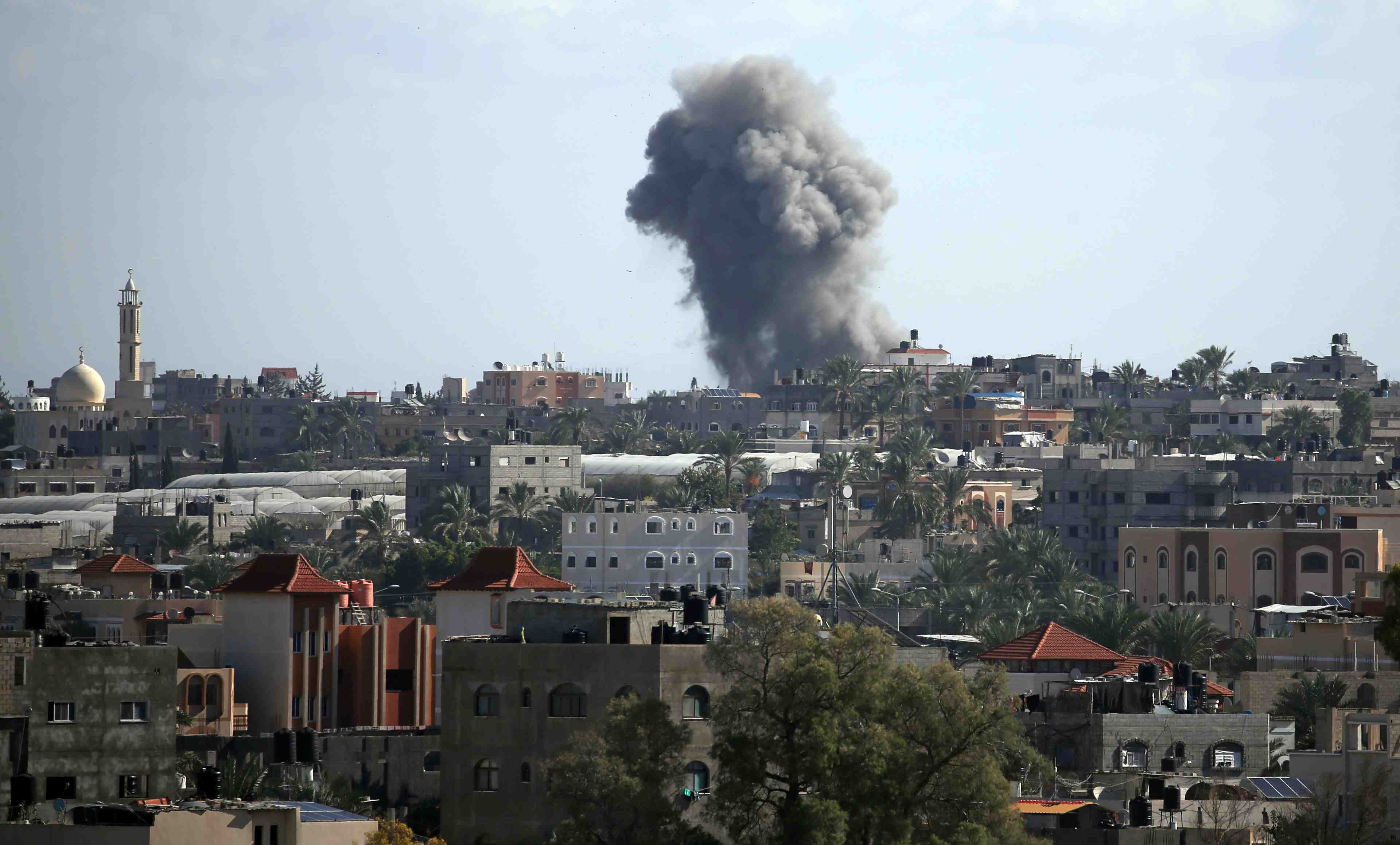 Bande de gaza: l'armee israelienne dit avoir bombarde 80 cibles