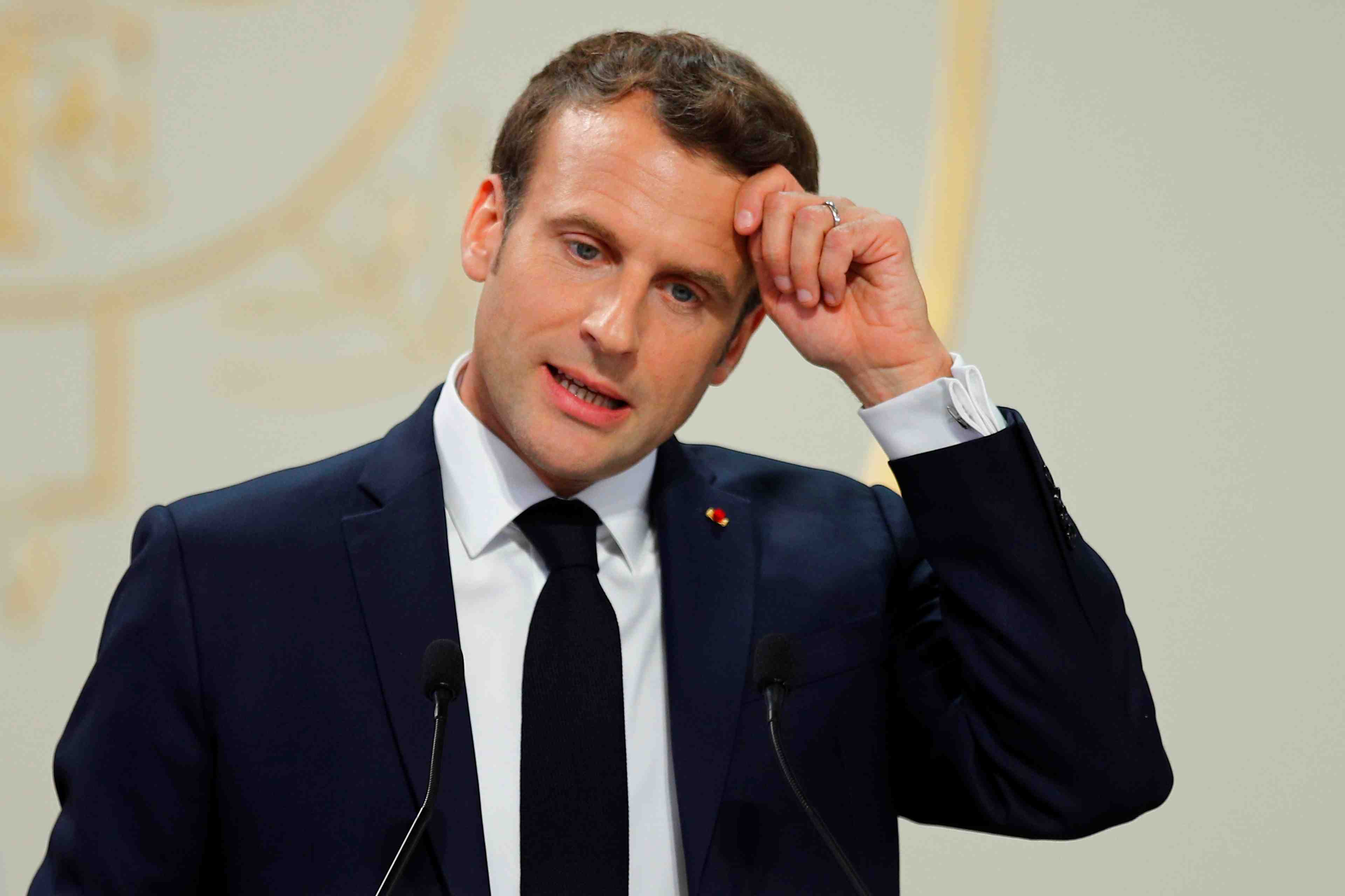 Macron "assume" le calendrier "serre" sur notre-dame