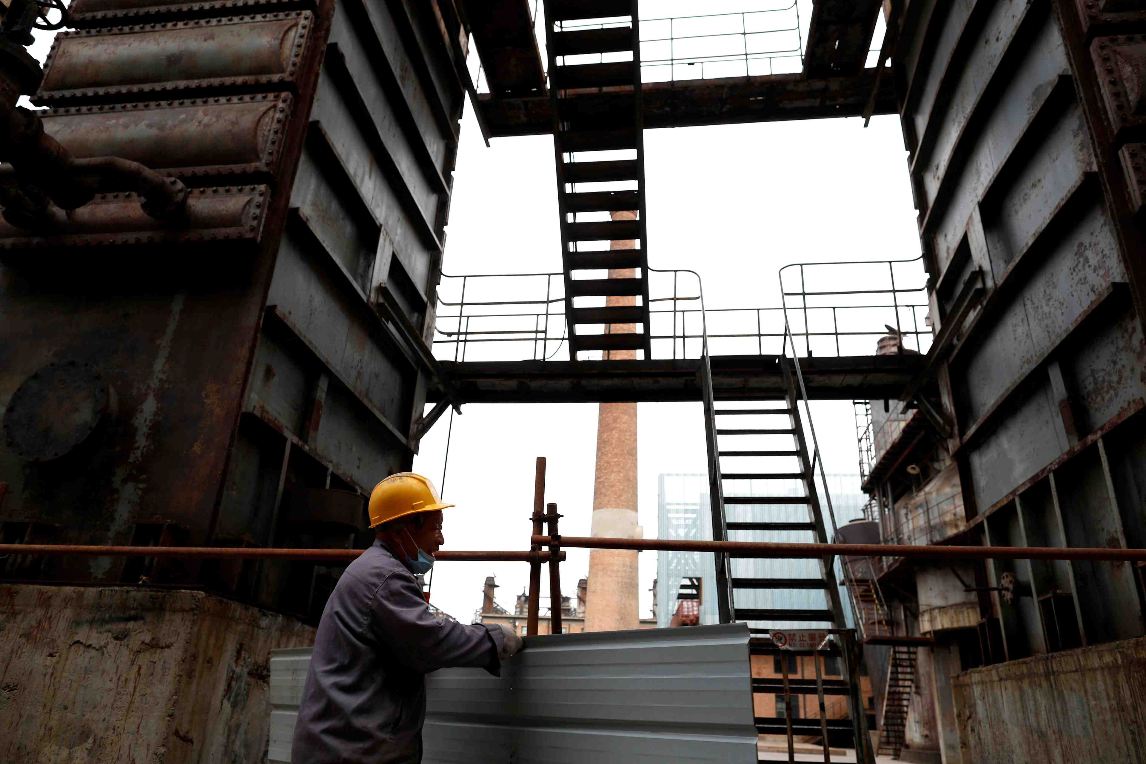 Chine: premiere hausse de la production industrielle en 2020