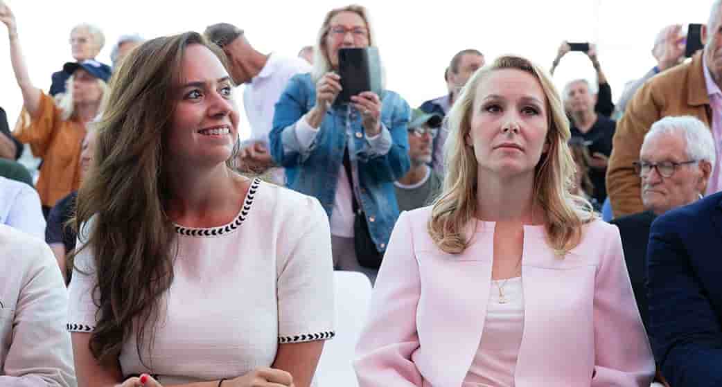Sarah Knafo et Marion Maréchal lors du dernier meeting de campagne de Reconquête avant les européennes, à Nice, le 5 juin 2024.