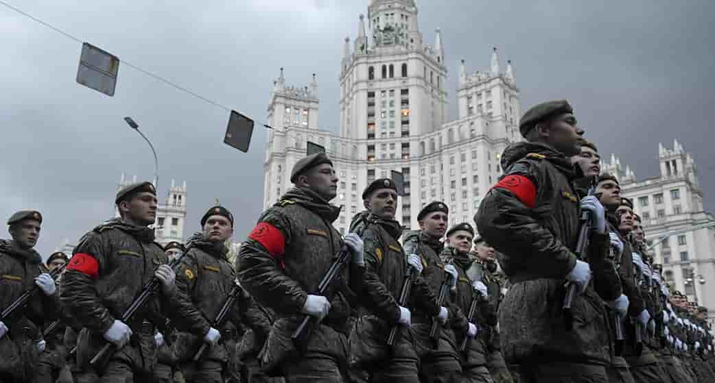 Des vétérans de la guerre en Ukraine participeront au défilé du 9-Mai, afin de faire le lien entre les nazis de 1945 et ceux, selon les termes de la propagande de Moscou, de l’Ukraine actuelle.