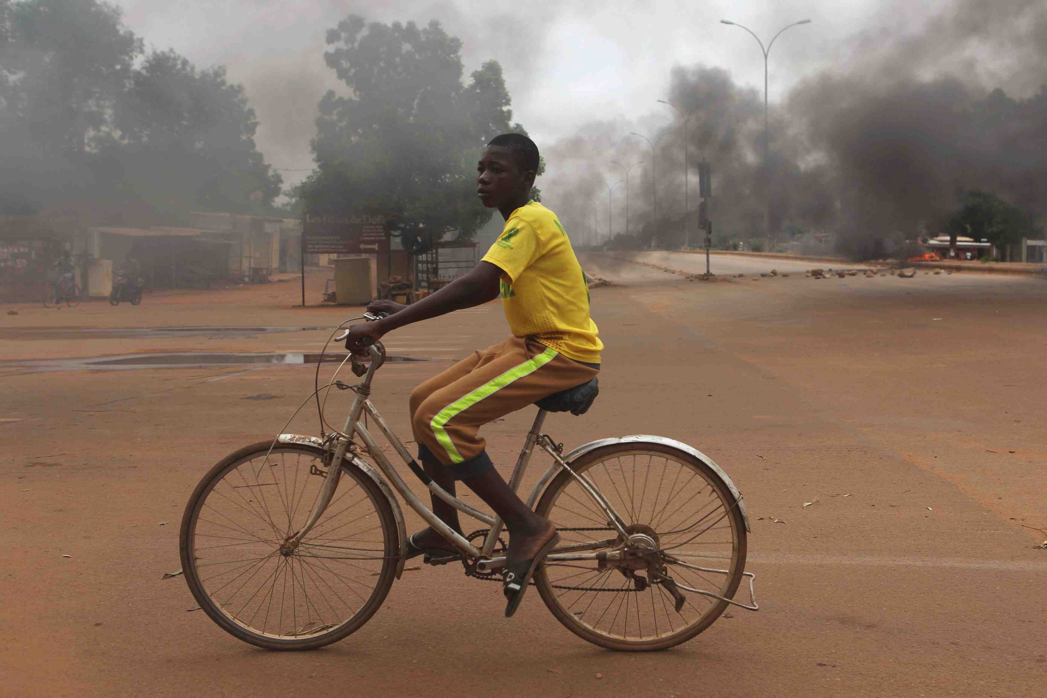 La junte au pouvoir au burkina faso libere le president de transition