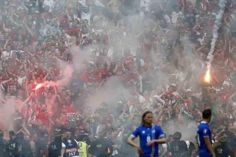 Six supporters hongrois en garde a vue a marseille