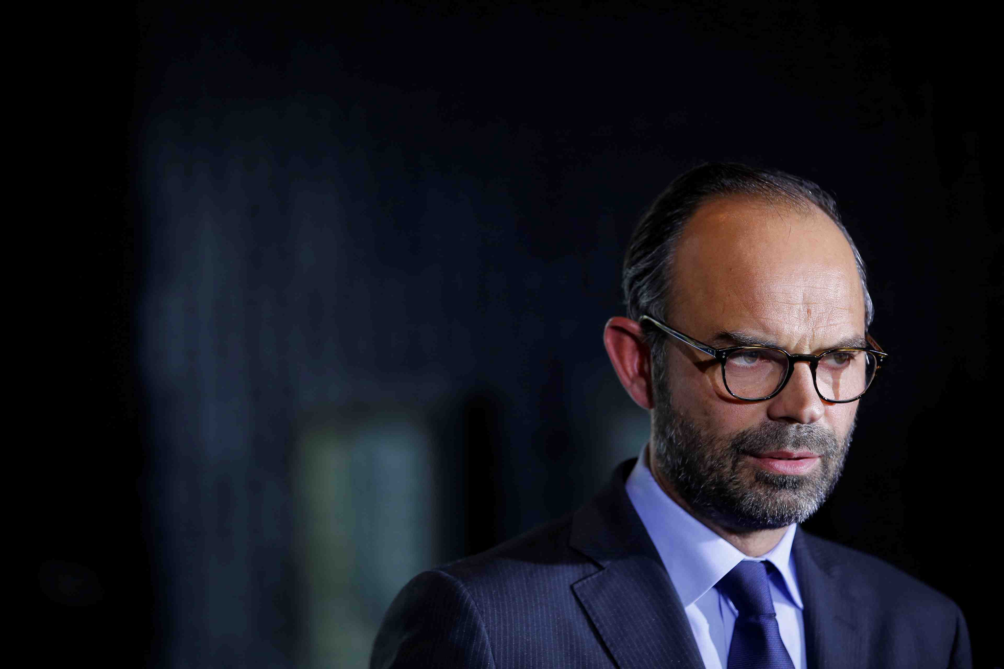 Edouard philippe appelle hollande a faire preuve d'"humilite"