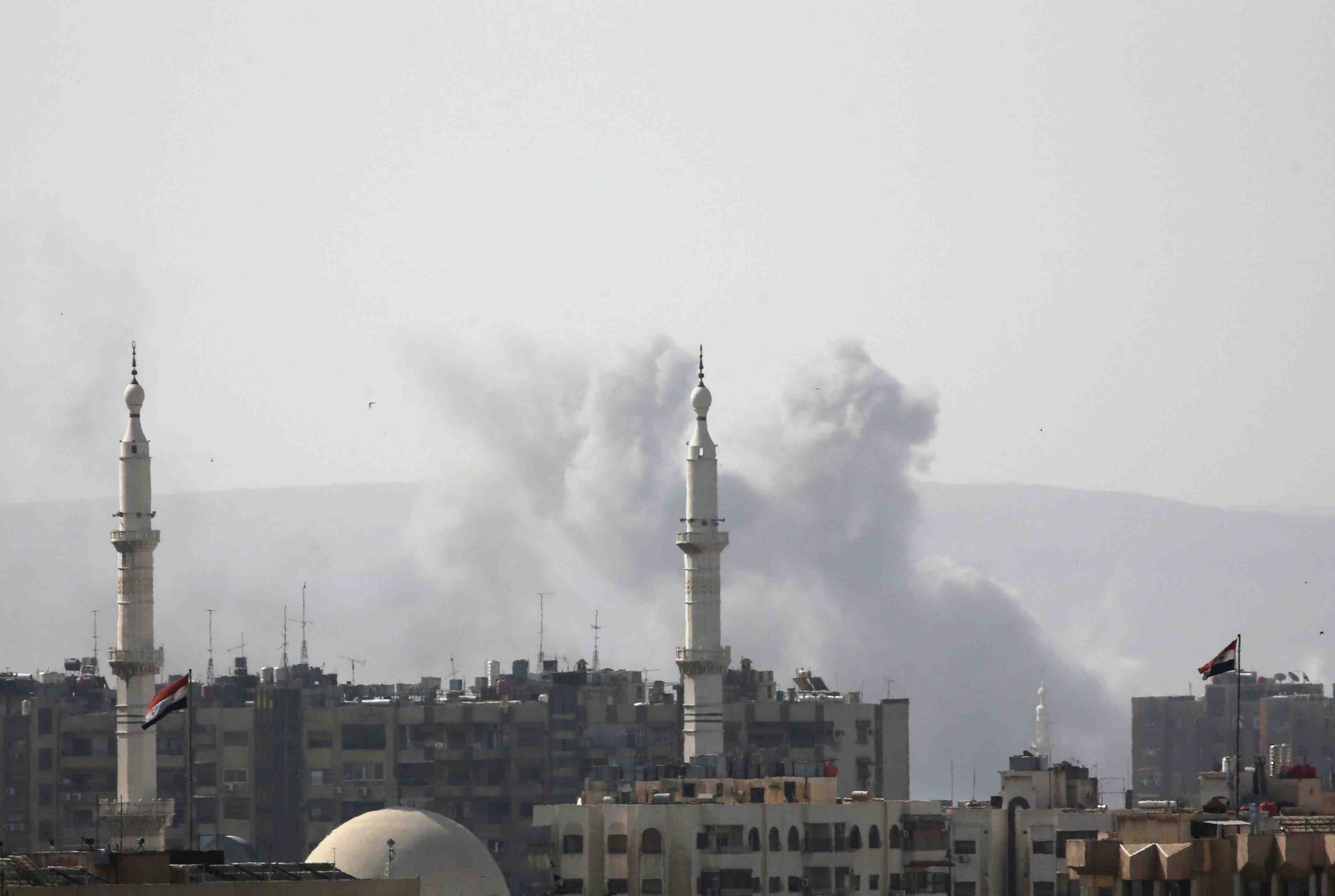 Des rebelles de yarmouk se rendent aux autorites syriennes