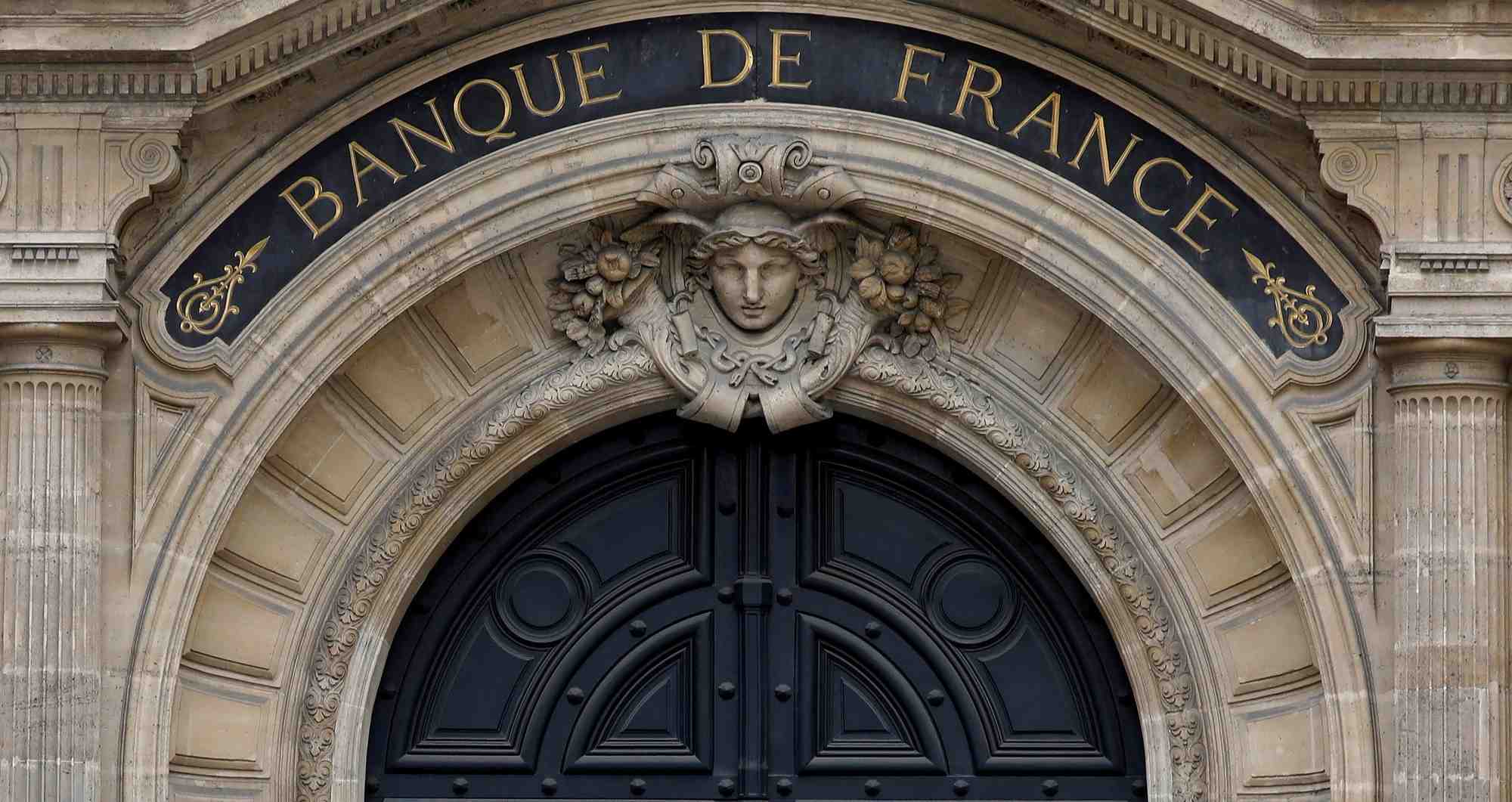Facade du siege de la banque de france a paris, france