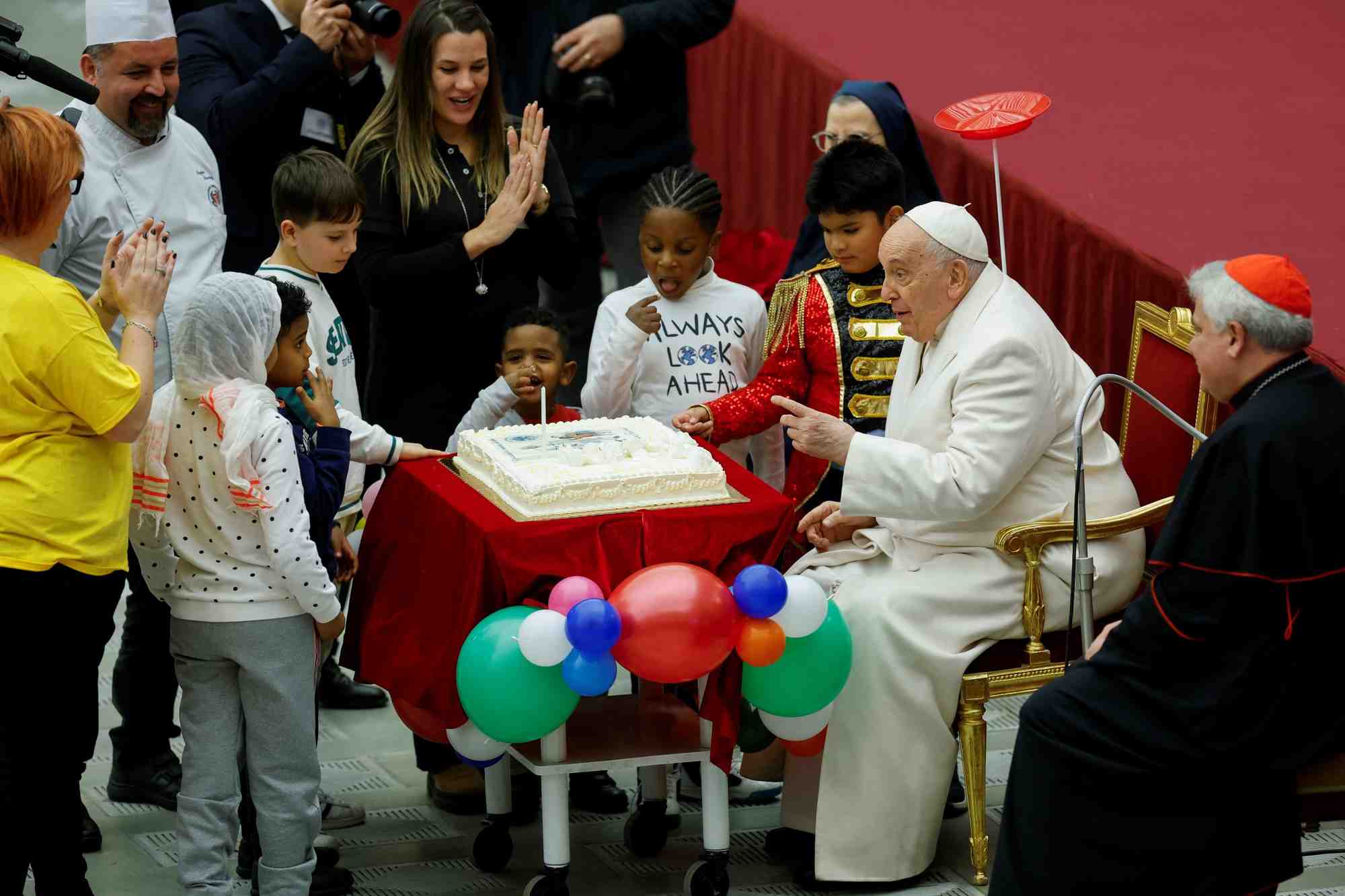 87e anniversaire du pape francois au vatican