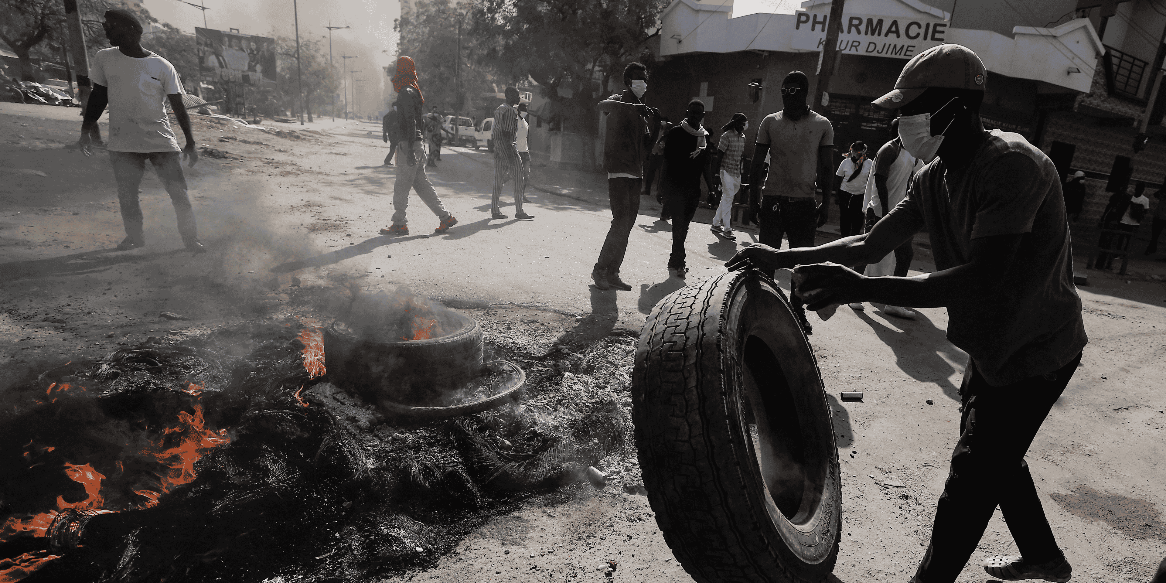 Des manifestants senegalais protestent contre le report de l'election presidentielle