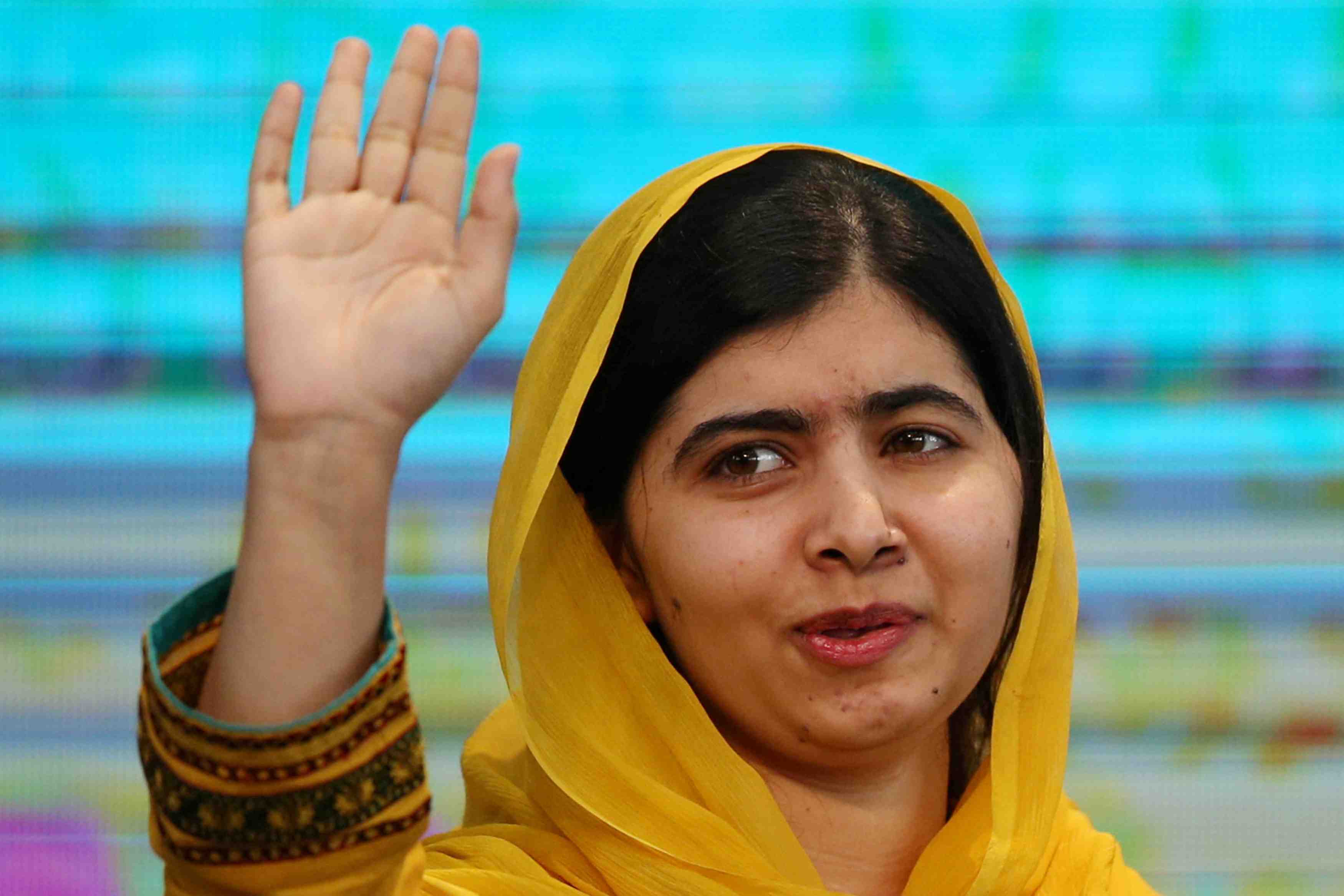 Malala yousafzai revient au pakistan, six ans apres son agression