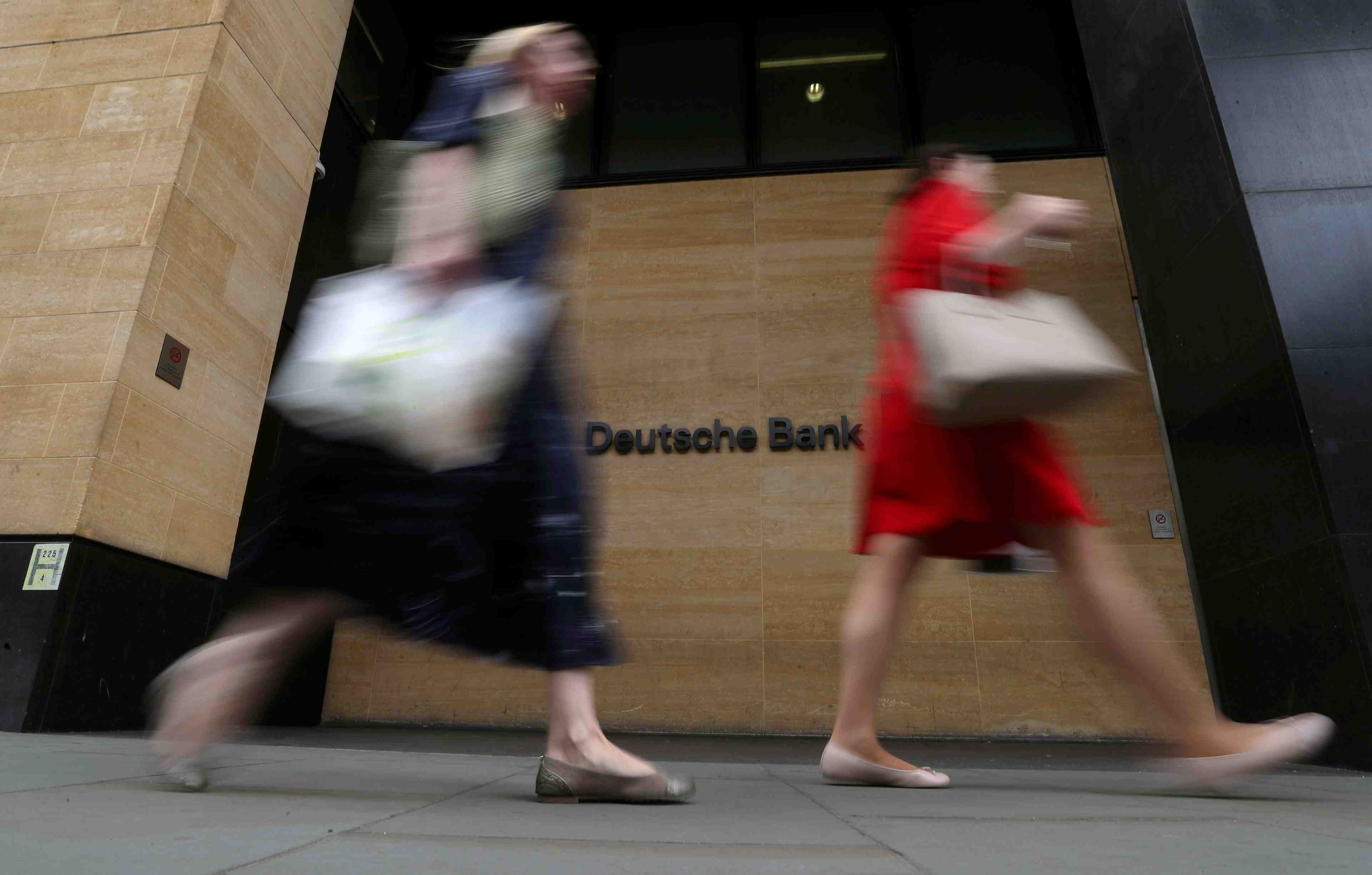 Deutsche bank, a suivre a la bourse de francfort