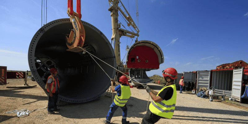 Chantier, travail, entreprise, BTP, levage, tubes, tunnel, arrimage, redressement de l'attractivite de la france