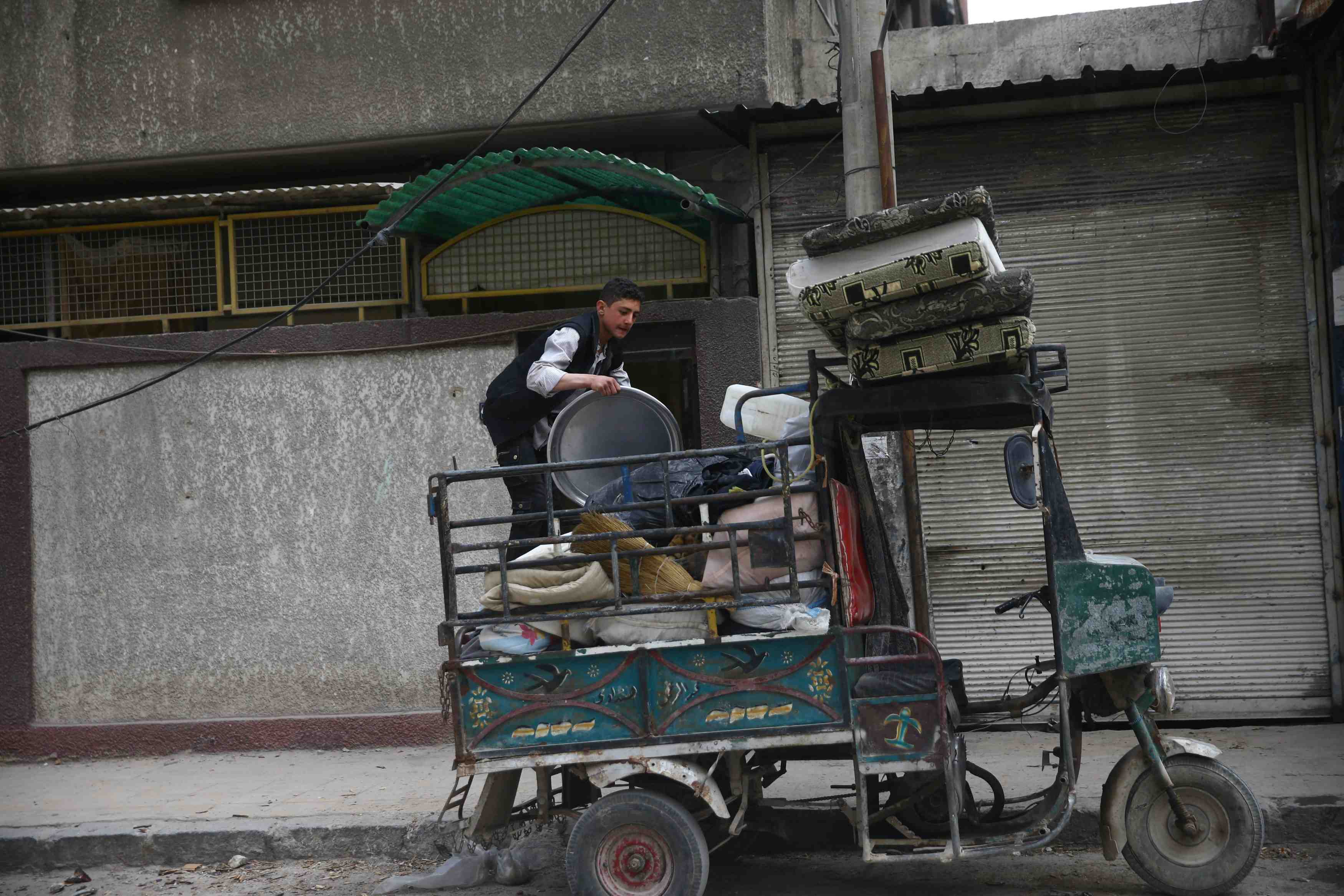 Des civils evacues de la ghouta orientale