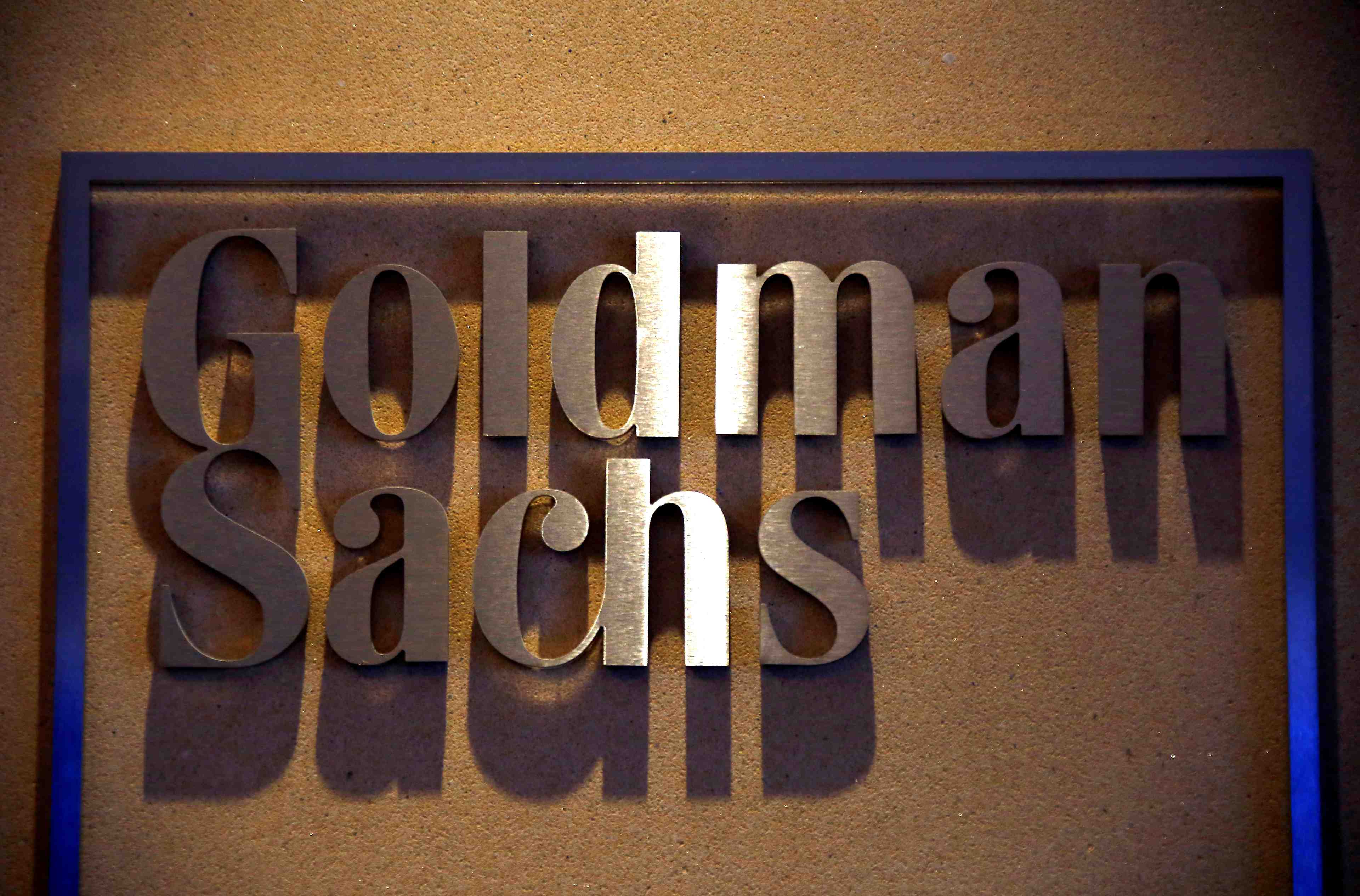 Goldman continue a remanier sa direction avant l'arrivee de salomon