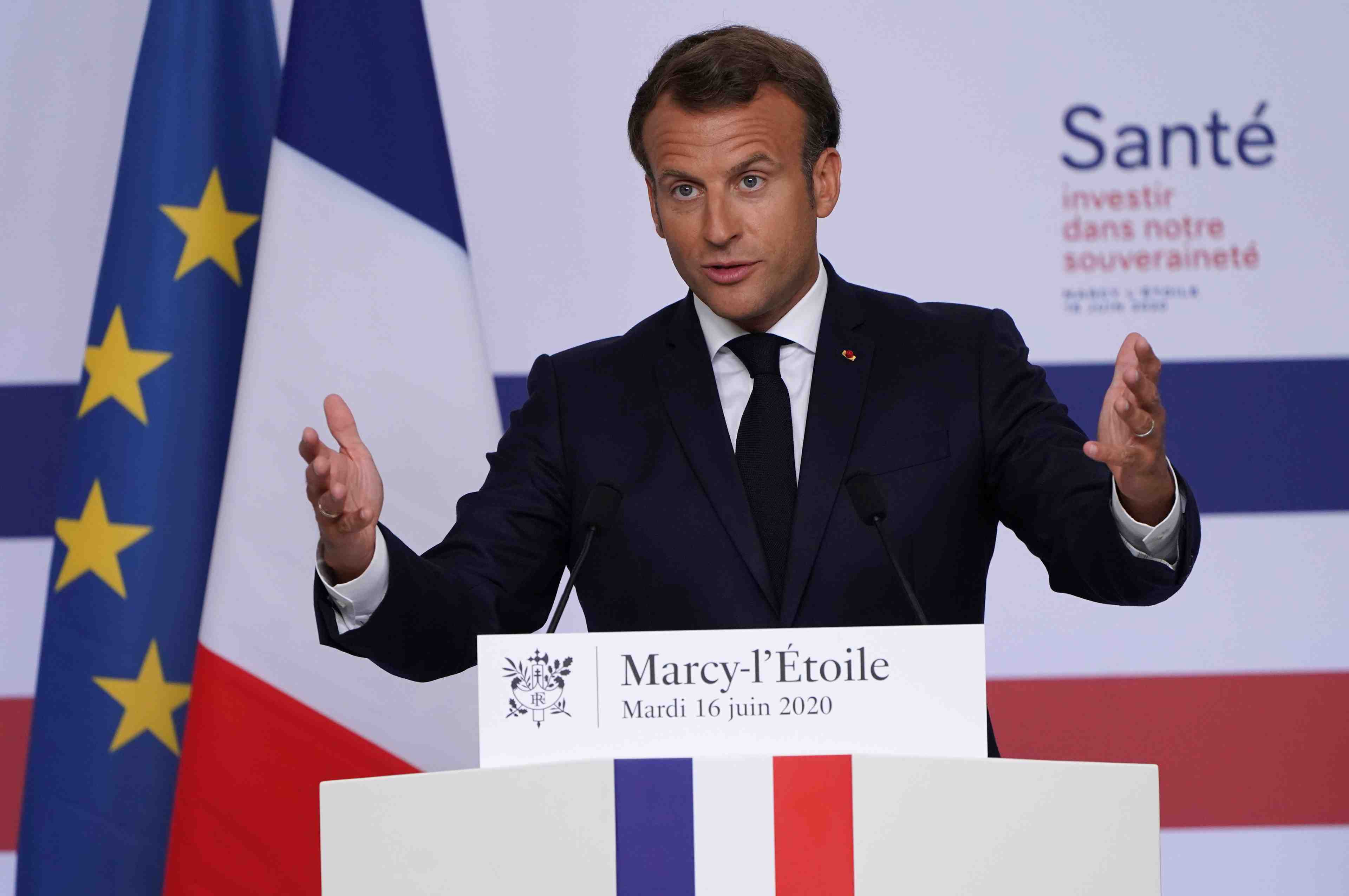 Macron presente sa strategie pour restaurer la souverainete sanitaire