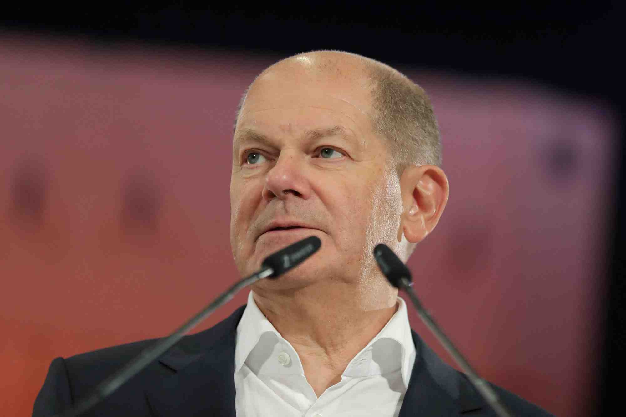 Le chancelier allemand olaf scholz lors d'une conference de presse chez le fournisseur de defense hensoldt, a ulm