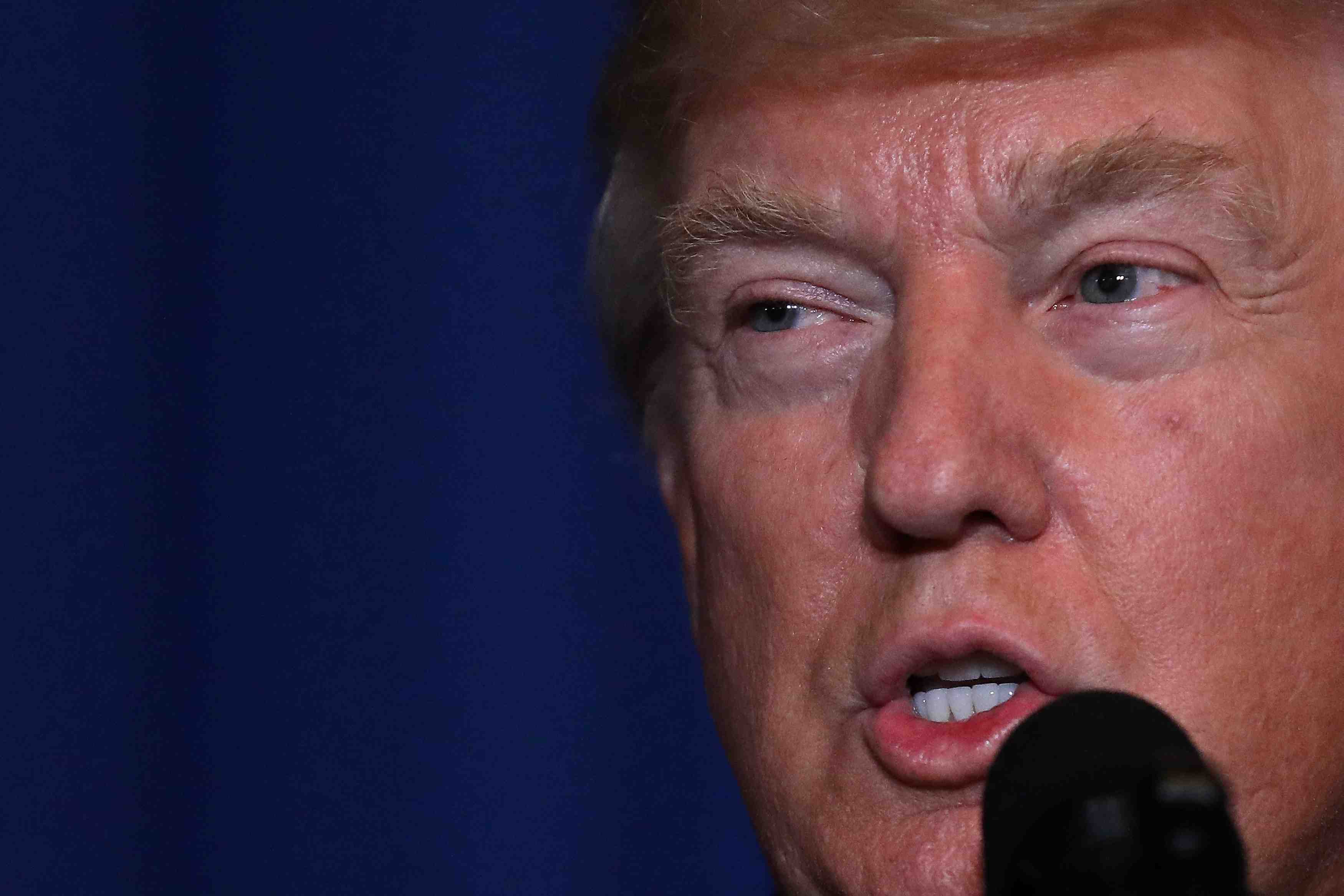 Donald trump a ordonne des frappes sur une base du regime syrien