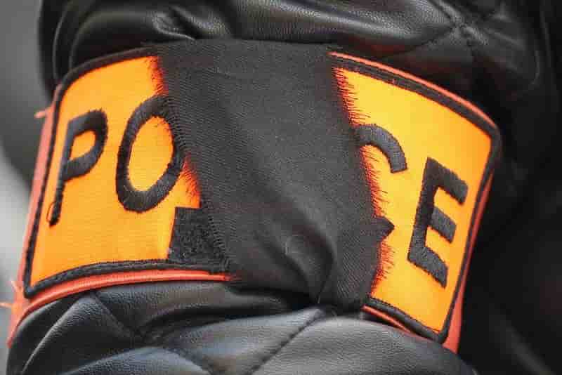 Deux policiers blesses a la reunion,