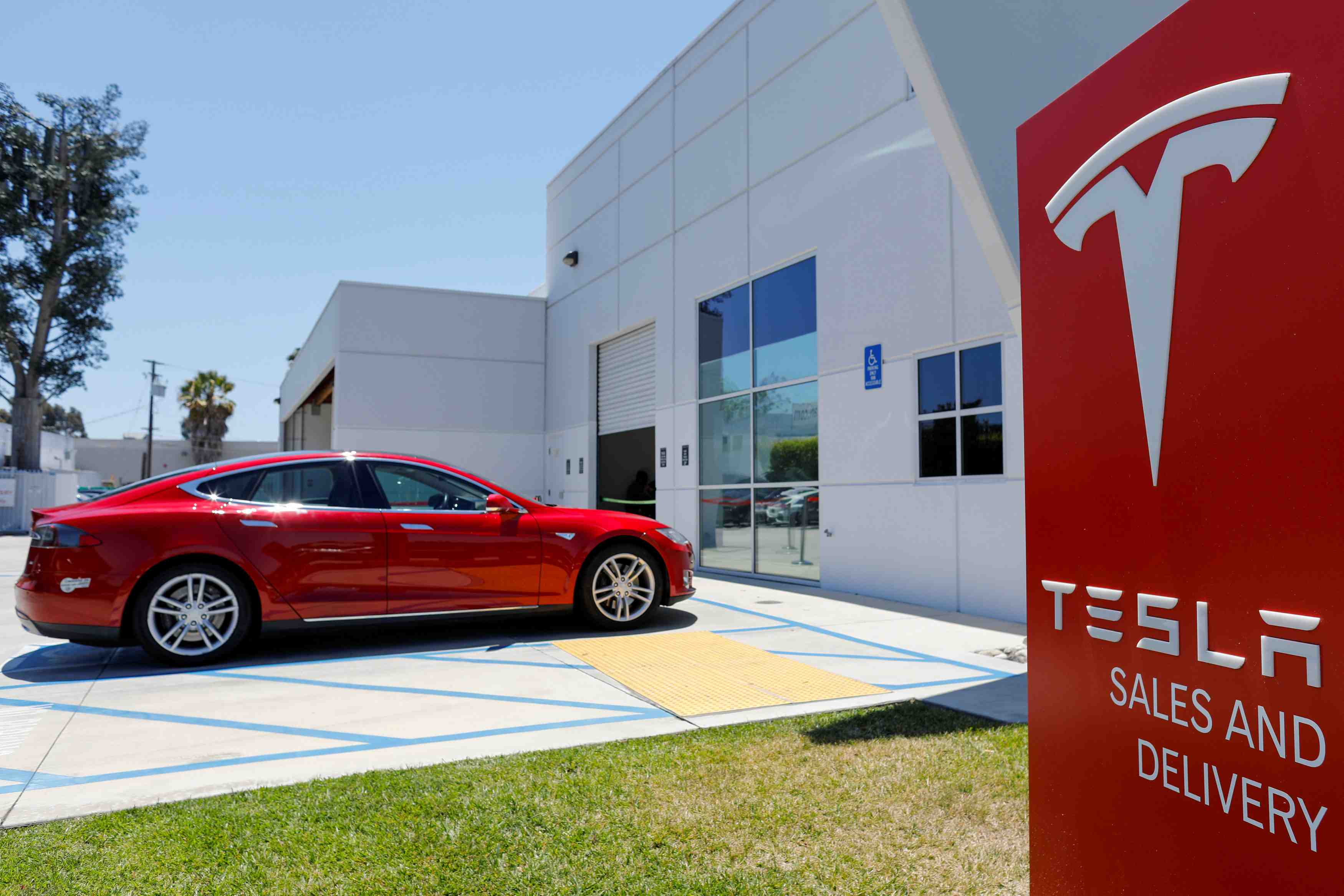 Tesla: le conseil informe la semaine derniere du projet de musk