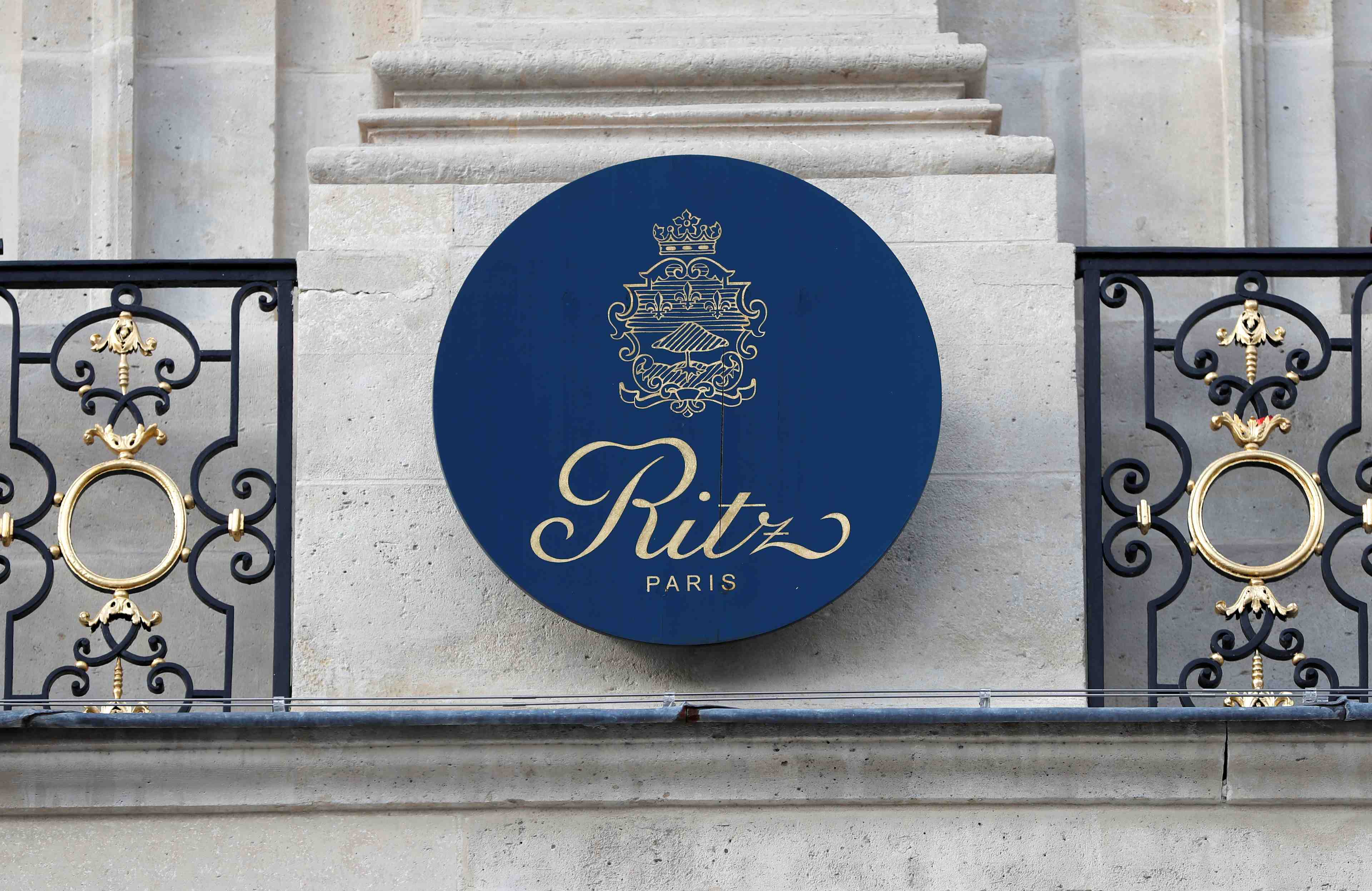 Une cliente du ritz porte plainte pour vol de bijoux
