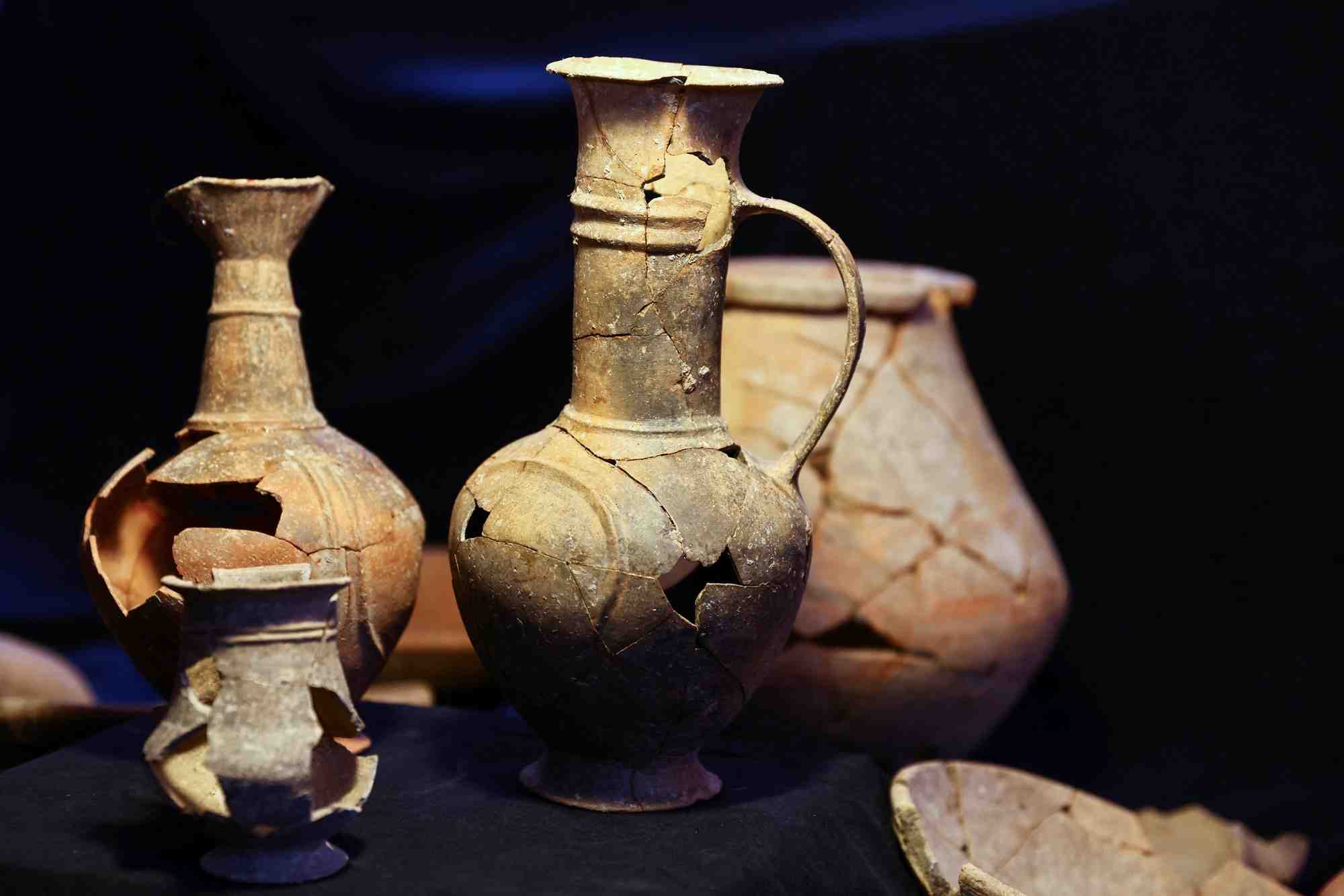Des traces d'opium datant du 14e siecle avant j.-c. ont ete decouvertes en israel dans des recipients utilises lors de rituels funeraires par les anciens cananeens