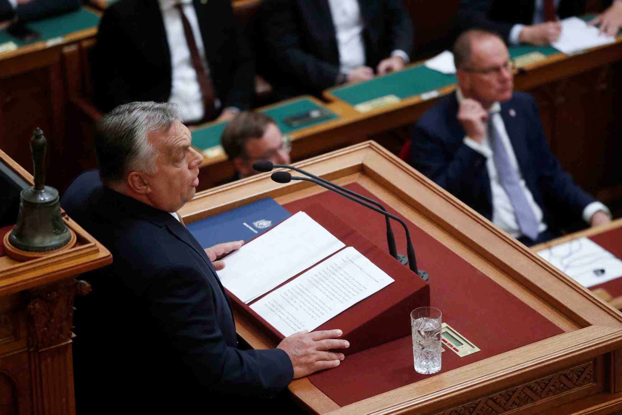 Le premier ministre hongrois viktor orban lors d'un discours au parlement a budapest, hongrie