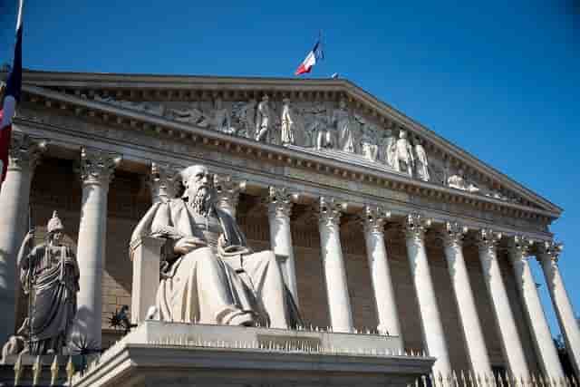 A l'Assemblée nationale, la gauche et le RN ont manifesté leur hostilité à l'idée d'un « plaque d'immatriculation » des Français pour contrer l'anonymat sur Internet.